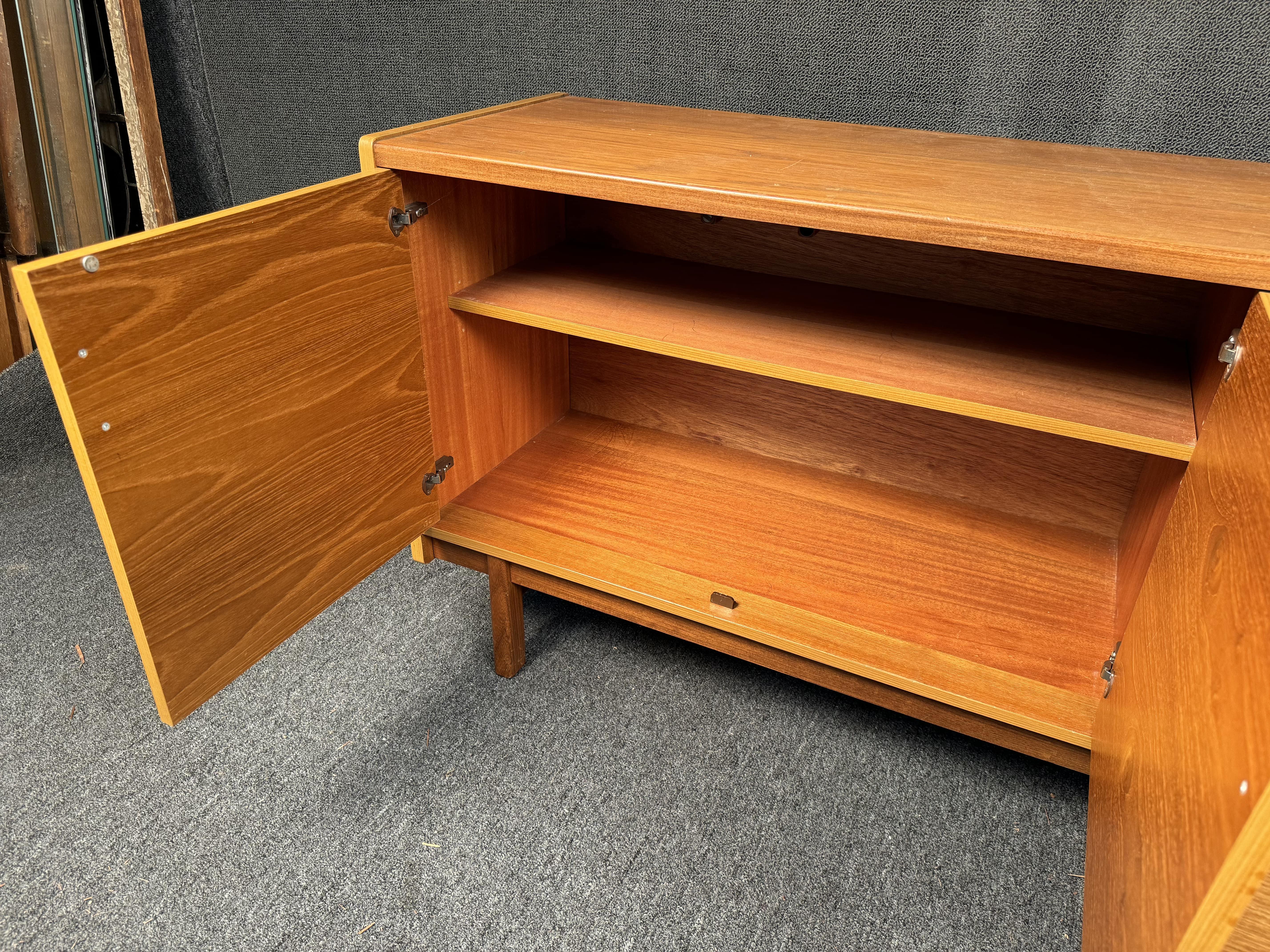 Splendida credenza moderna di metà secolo in vendita 2