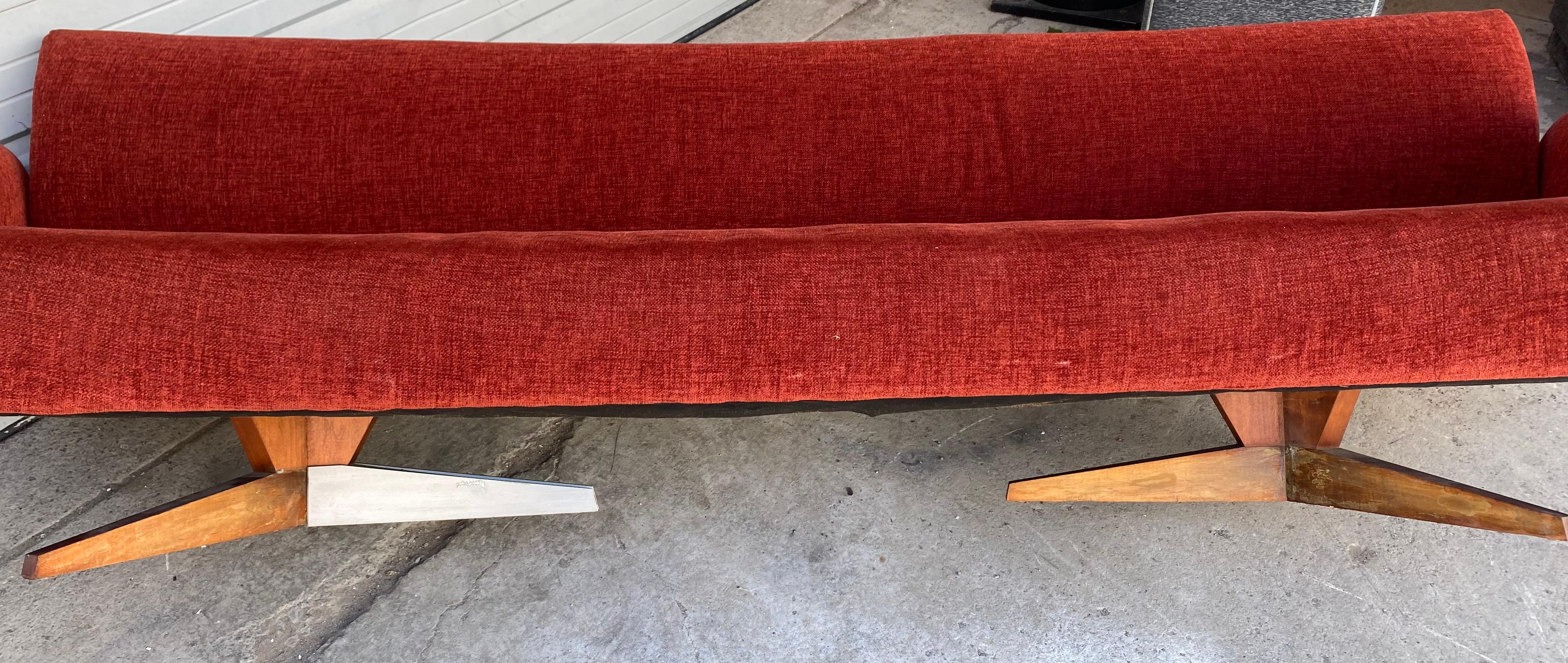 Stunning Mid Century Modern Sofa attributed to Jens Risom For Sale 3