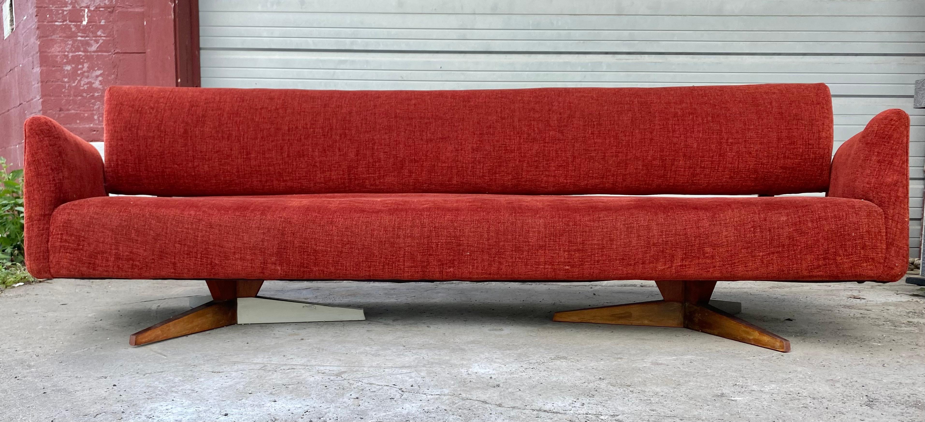 Stunning Mid Century Modern Sofa attributed to Jens Risom For Sale 6