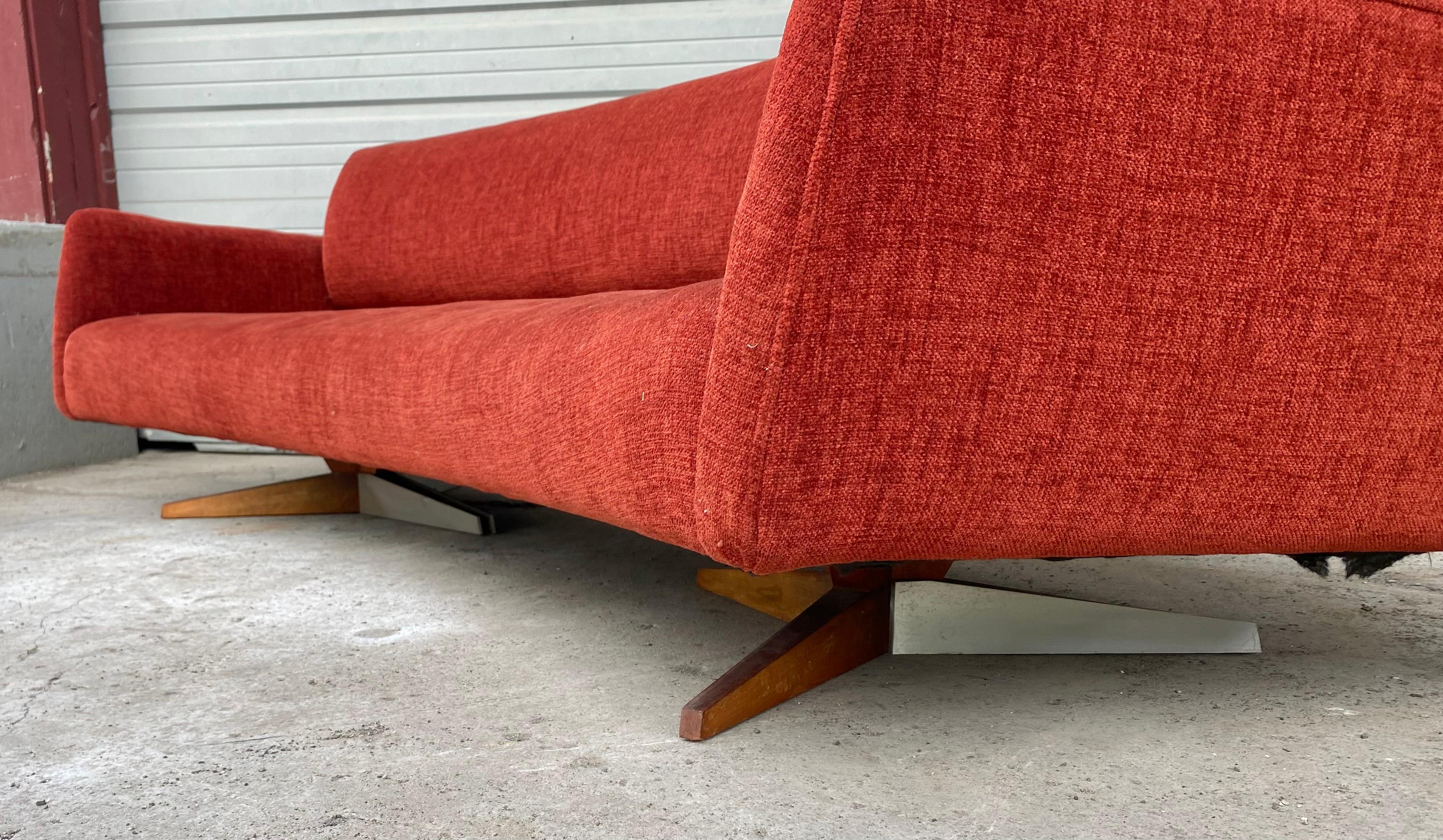 Mid-Century Modern Stunning Mid Century Modern Sofa attributed to Jens Risom For Sale