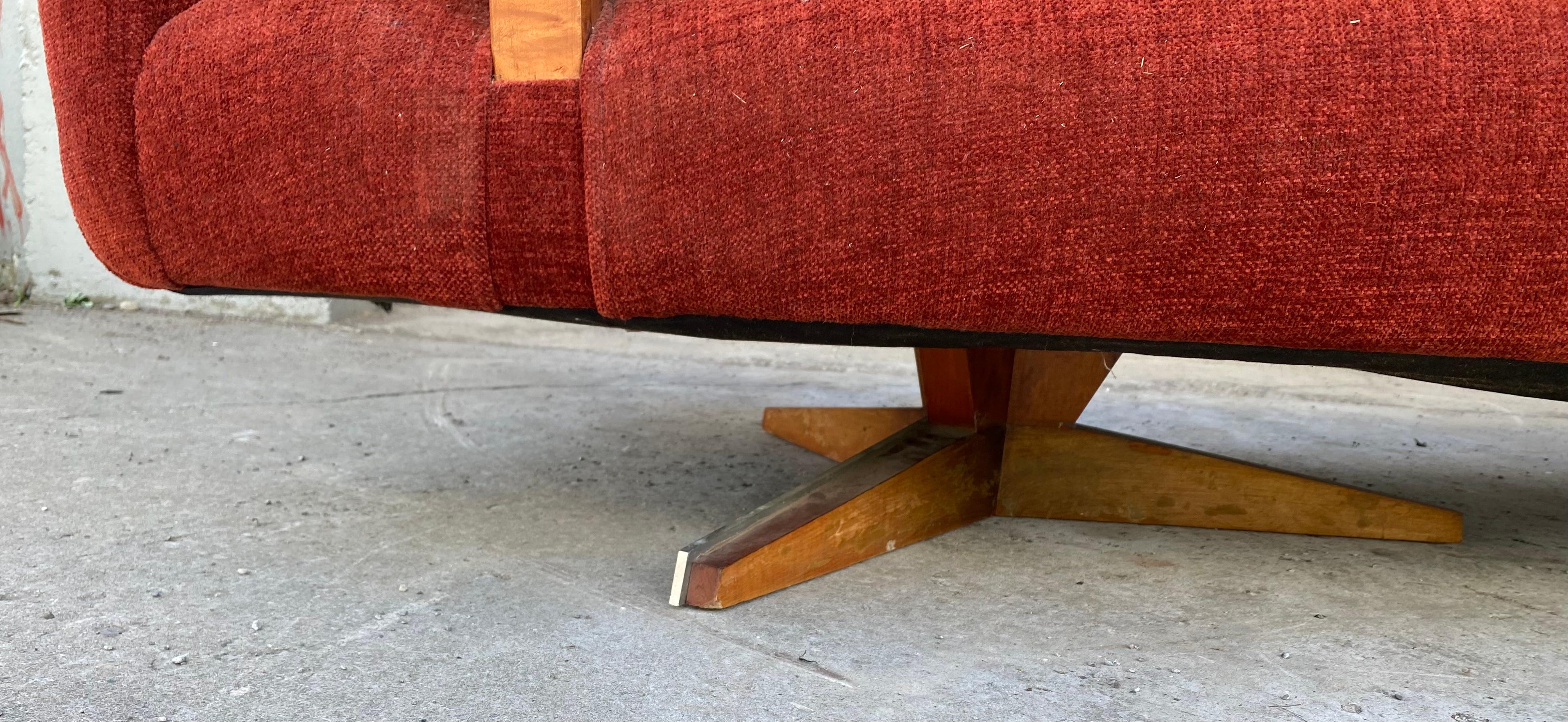 Stunning Mid Century Modern Sofa attributed to Jens Risom For Sale 1