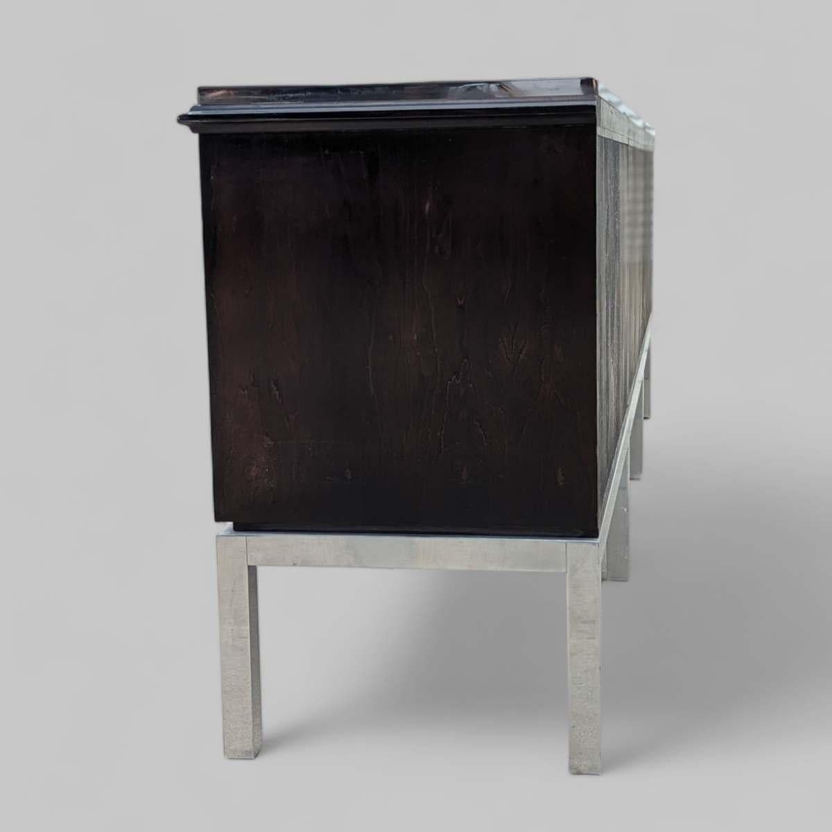 Mid Century Modern Sideboard with Ornate Hardware, Style of Tommi Parzinger In Good Condition For Sale In Rancho Cucamonga, CA