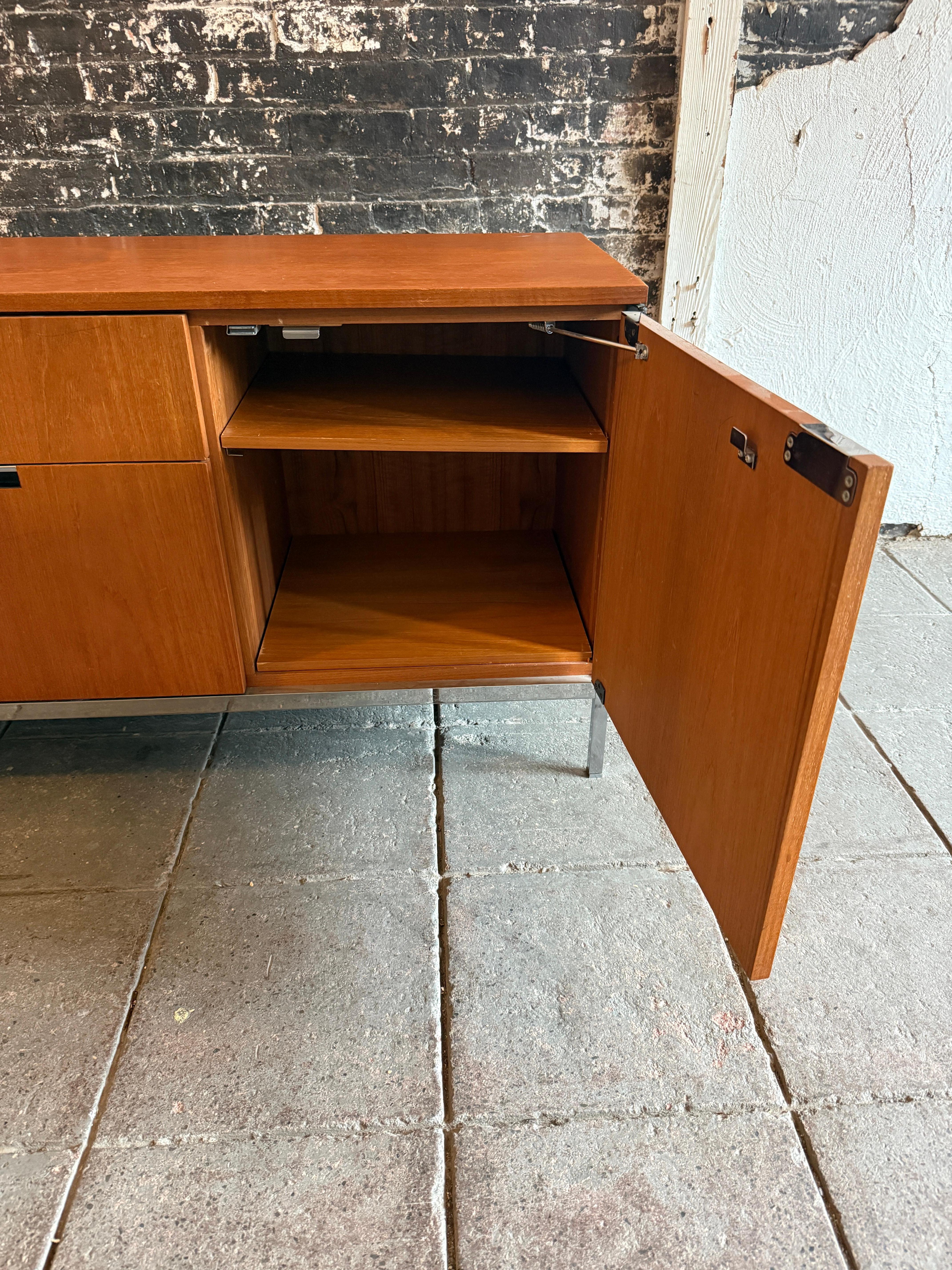 Stunning Mid century Oak Office Credenza Sideboard by Florence knoll For Sale 2