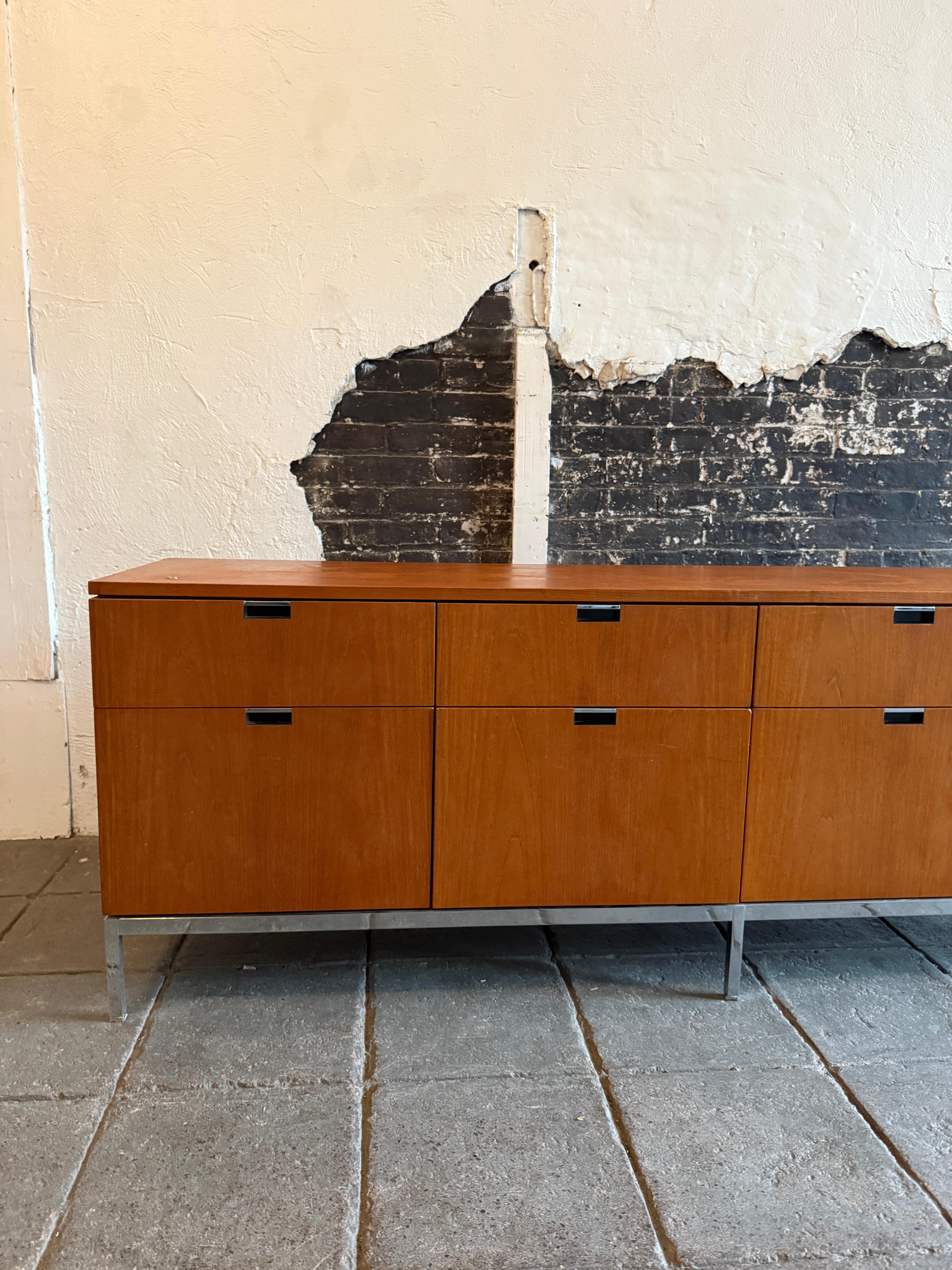 Beautiful Mid Century Florence knoll Oak credenza. Featuring (6) drawers on the left and (1) cabinet door on the right with 2 adjustable shelves. The credenza sits on chrome square base that have adjustable leveling feet. Has 3 lower deep file