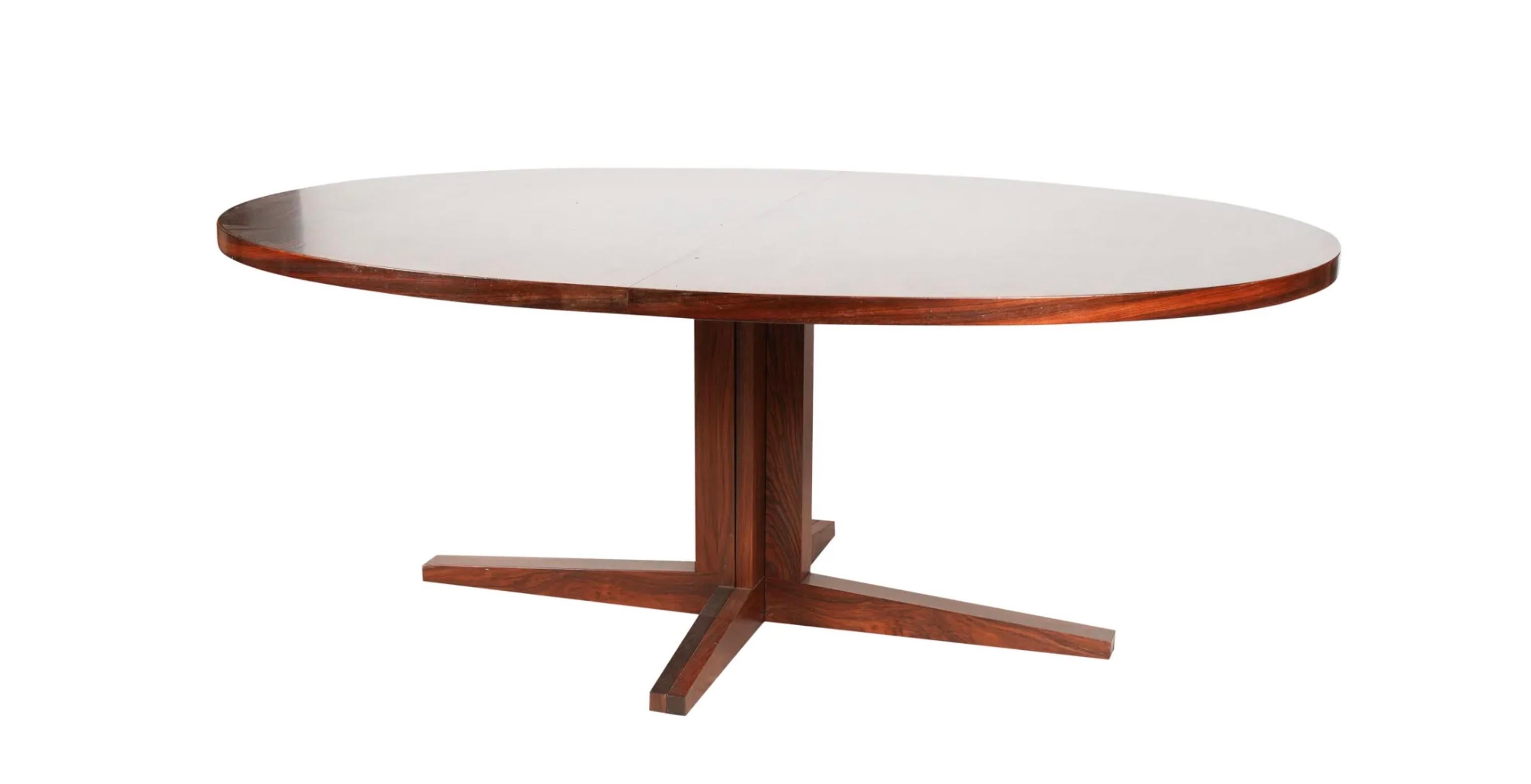 Stunning mid century rosewood oval Danish Modern extension dining table with (2) leaves. By John Mortensen for Heltborg Møbler. This table is in beautiful condition with Dark black and reddish rosewood tones very great modern Dining Table. high