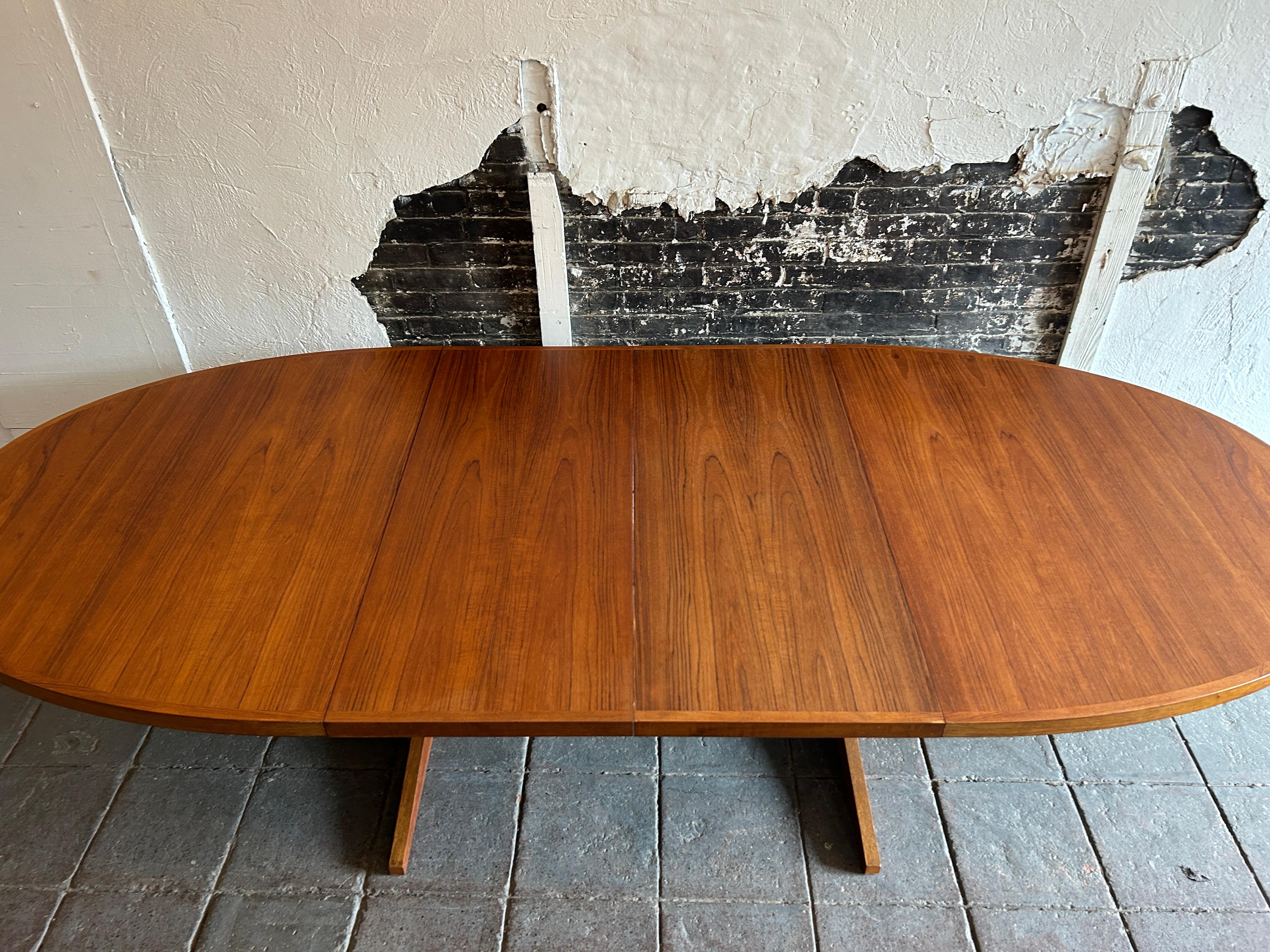 Stunning Mid Century Oval Teak Danish Modern Extension Dining Table 2 Leaves 4