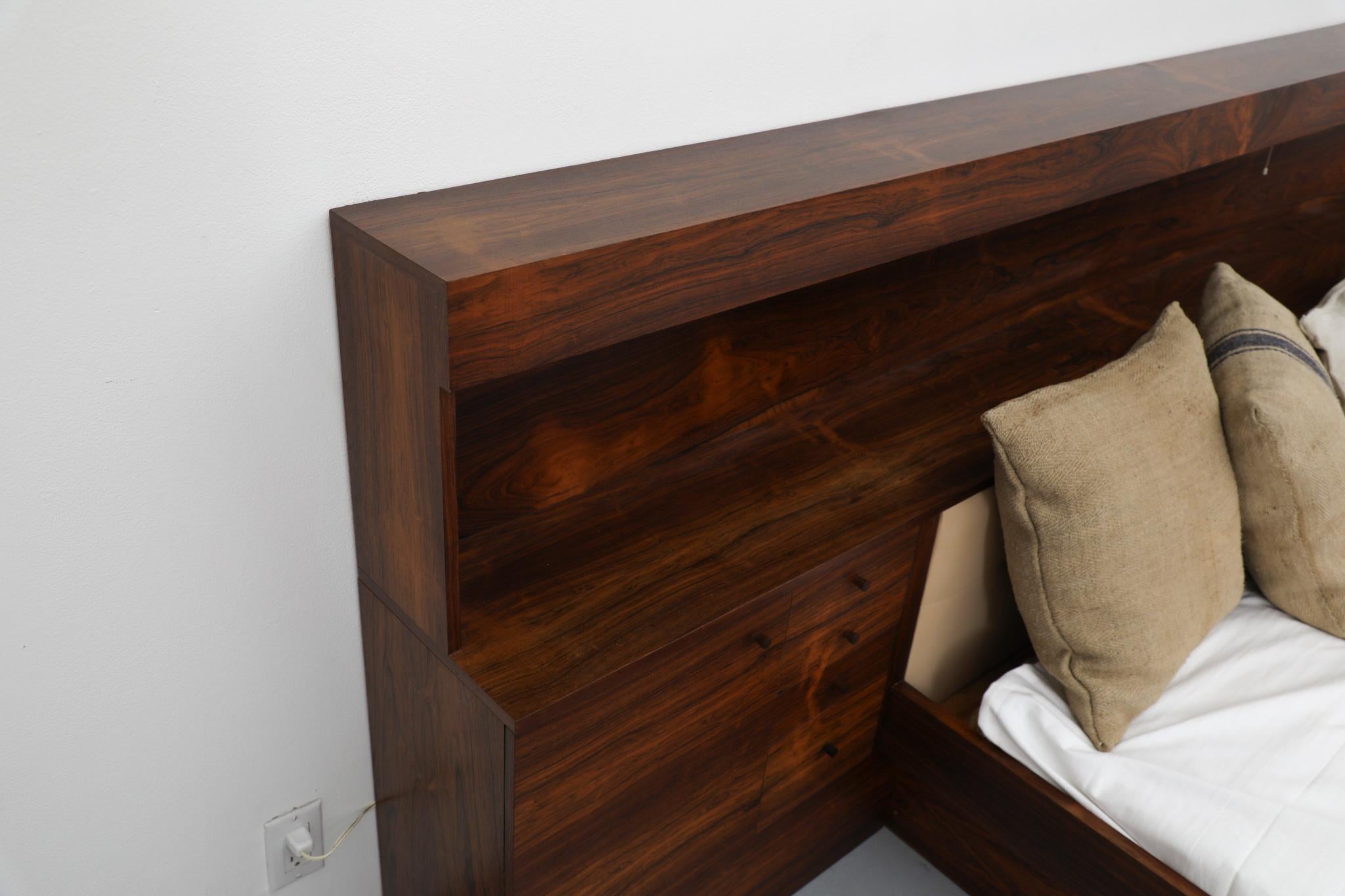 Superbe cadre de lit en palissandre du milieu du siècle par Arne Hovmand-Olsen, années 1960 en vente 4