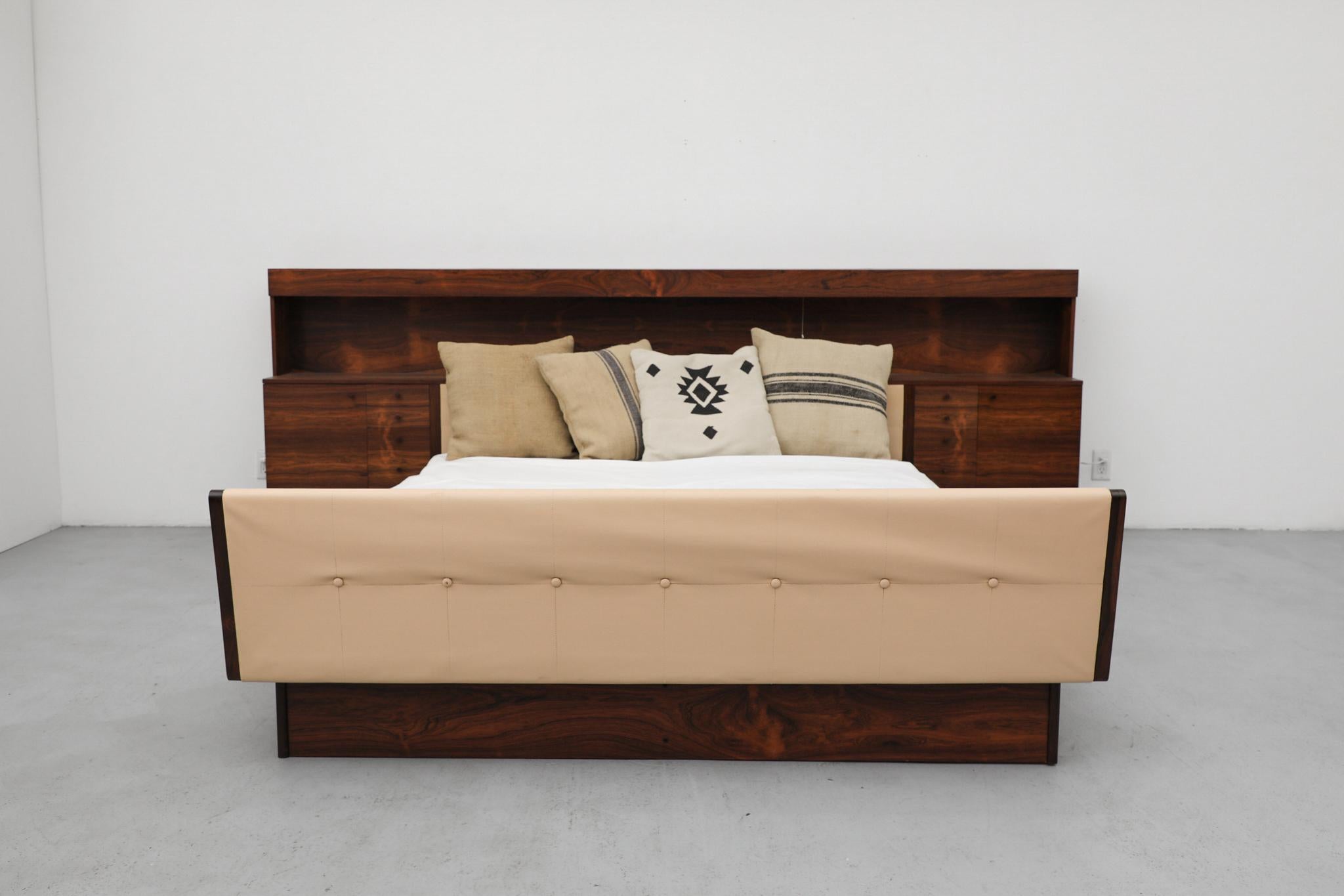 Mid-Century Modern Superbe cadre de lit en palissandre du milieu du siècle par Arne Hovmand-Olsen, années 1960 en vente