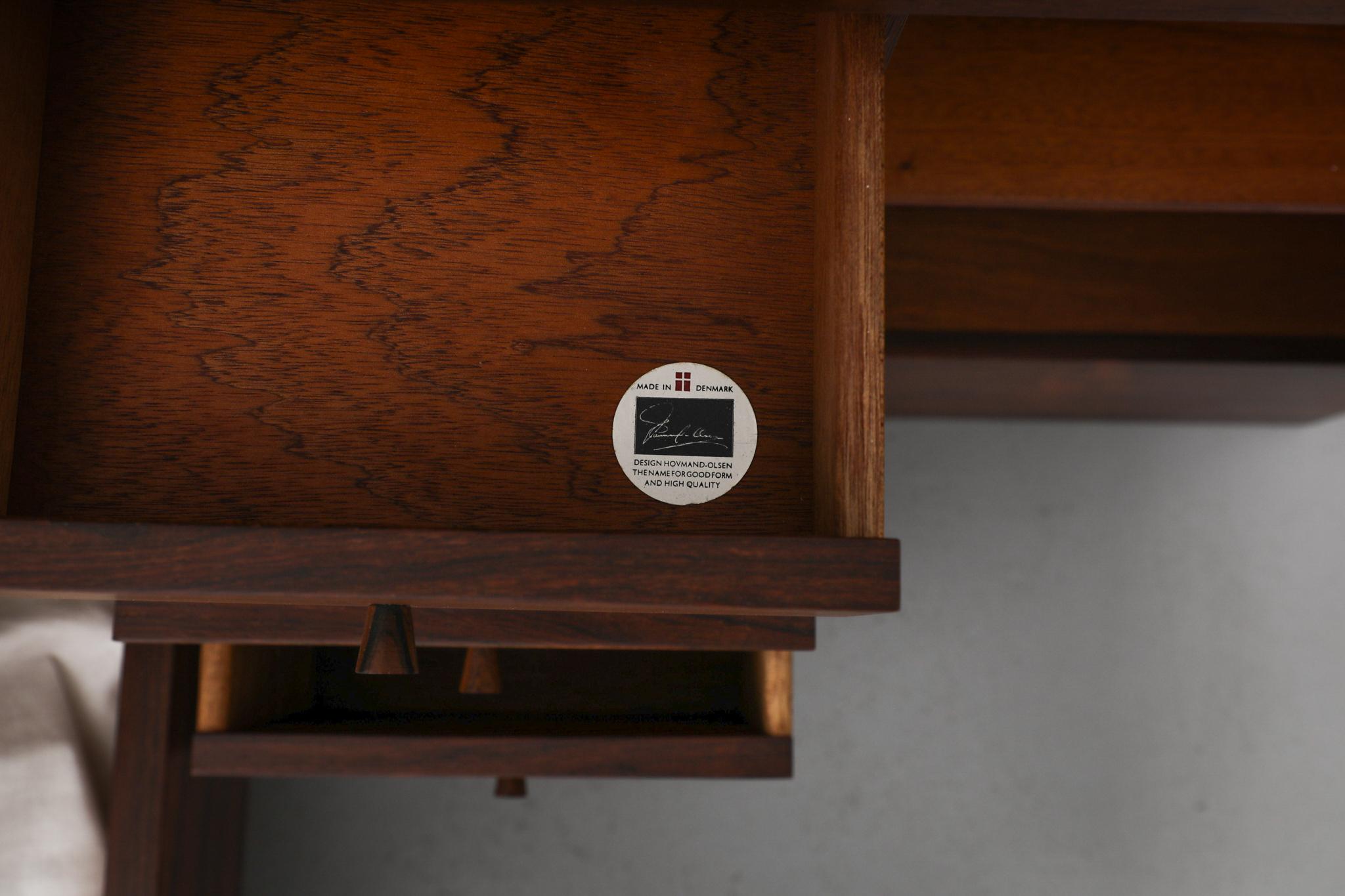 Superbe cadre de lit en palissandre du milieu du siècle par Arne Hovmand-Olsen, années 1960 en vente 1