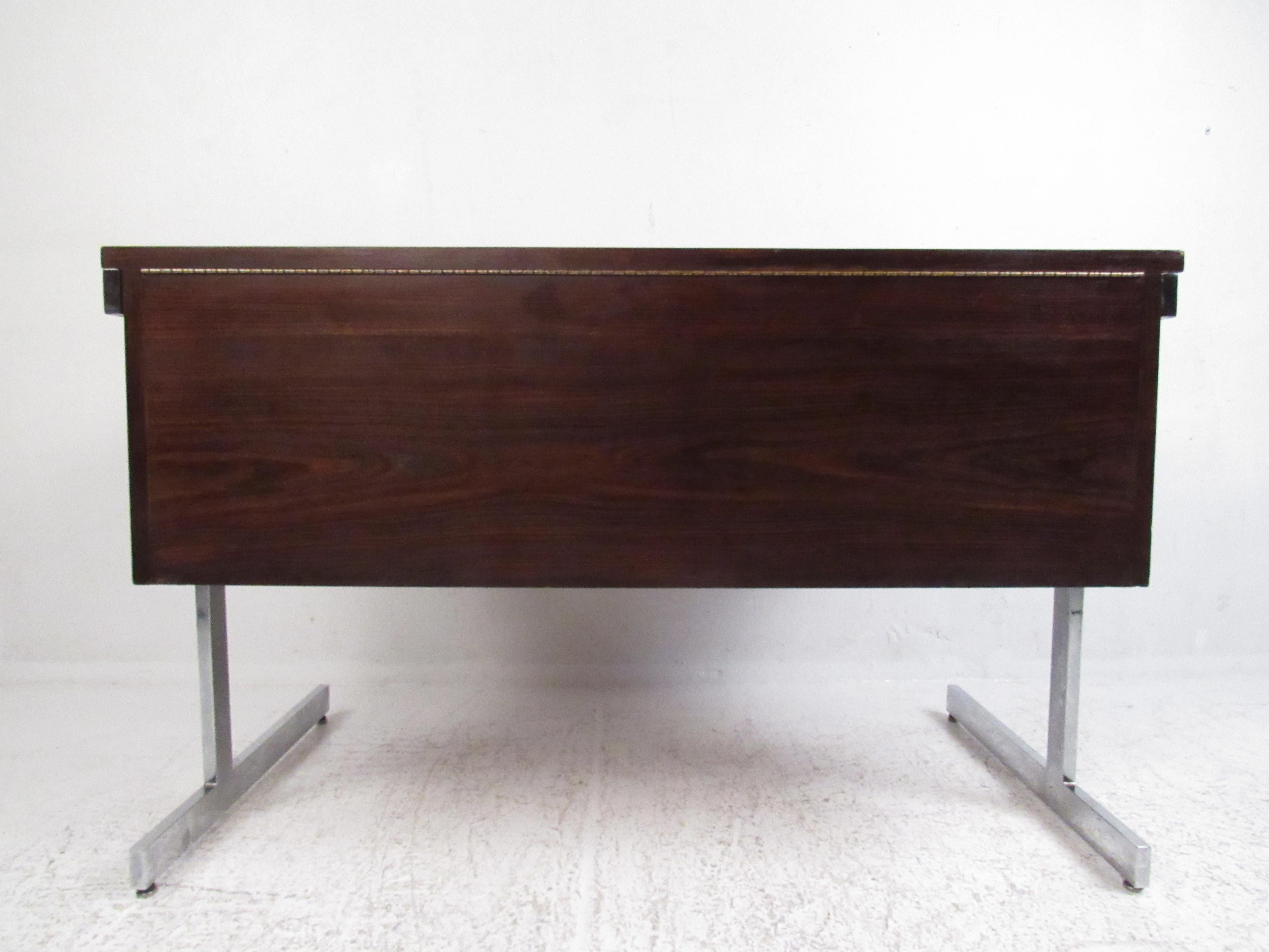 Stunning Midcentury Rosewood Lane Compartment Desk In Good Condition In Brooklyn, NY