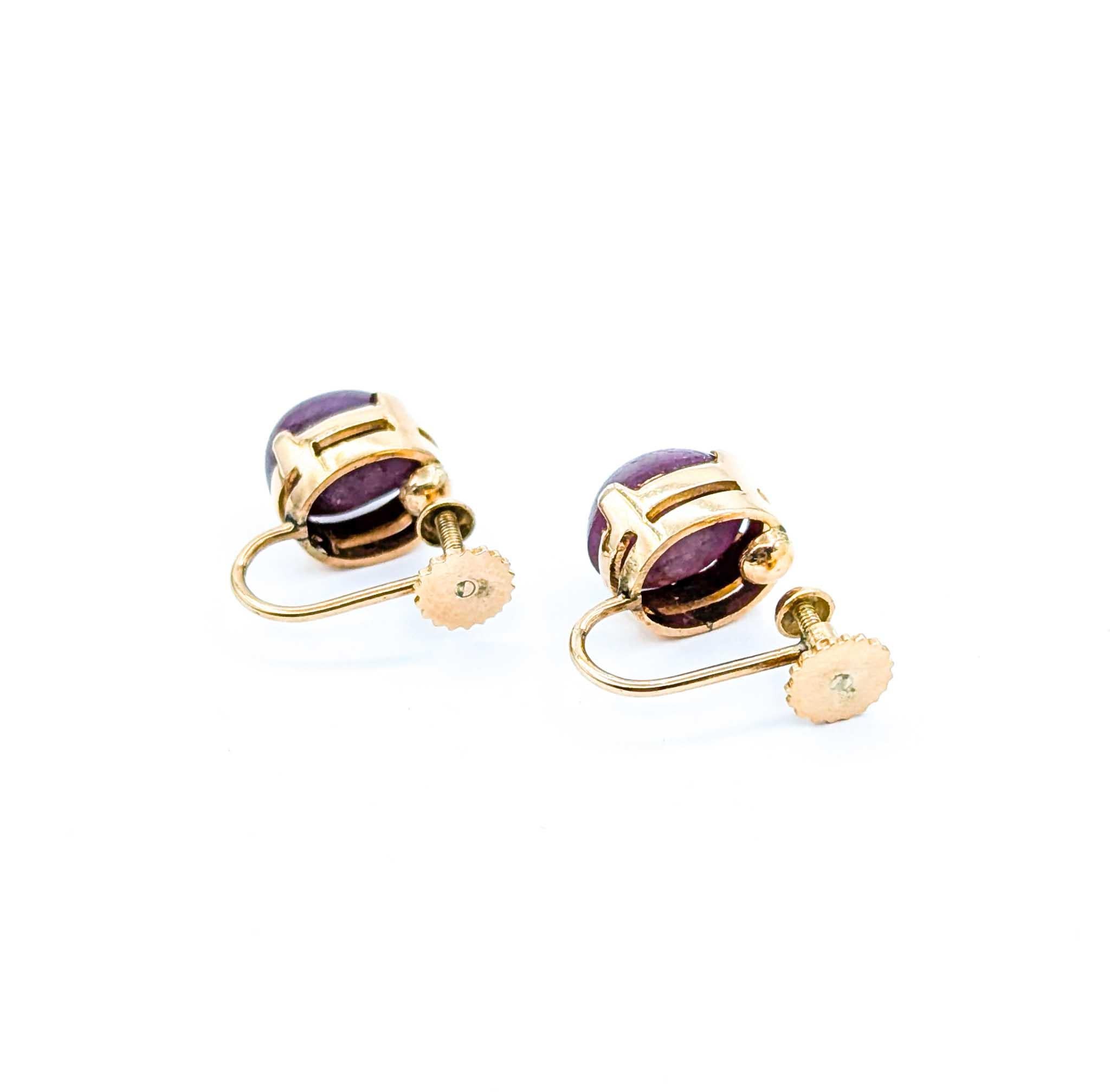 Stunning Mid-Century Star Ruby Screwback Earrings in 14k Yellow Gold
Introducing these stunning 14k yellow gold Mid-Century Screwback Earrings, exquisitely crafted to showcase 10x8mm star rubies. The rich, deep hues of the rubies are enhanced by