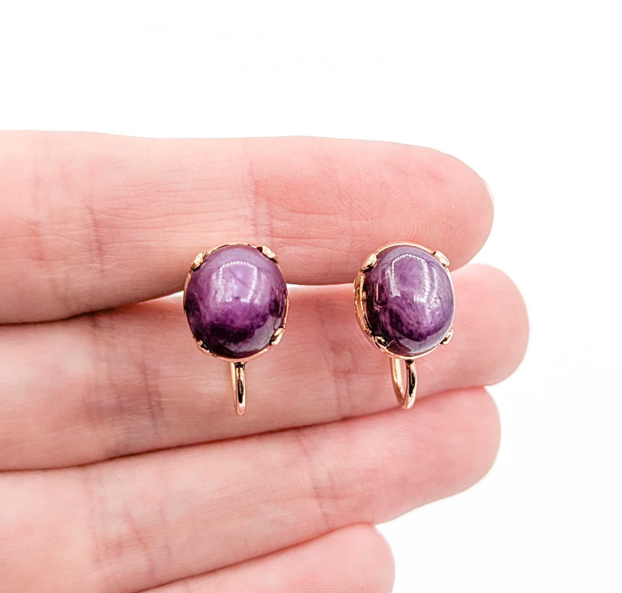 Retro Stunning Mid-Century Star Ruby Screwback Earrings in 14k Yellow Gold For Sale