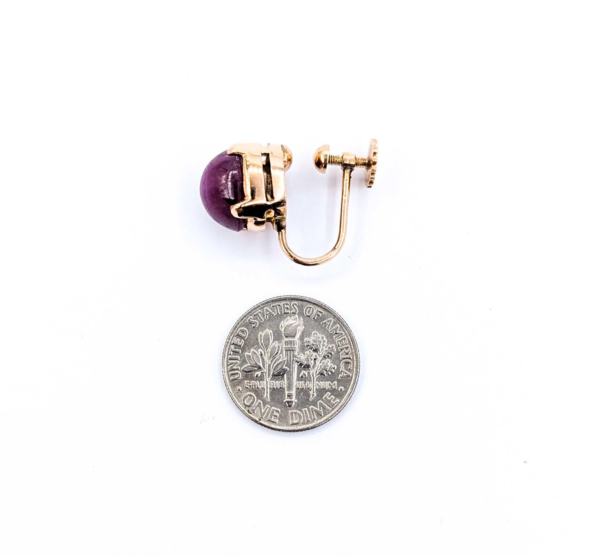 Cabochon Stunning Mid-Century Star Ruby Screwback Earrings in 14k Yellow Gold For Sale