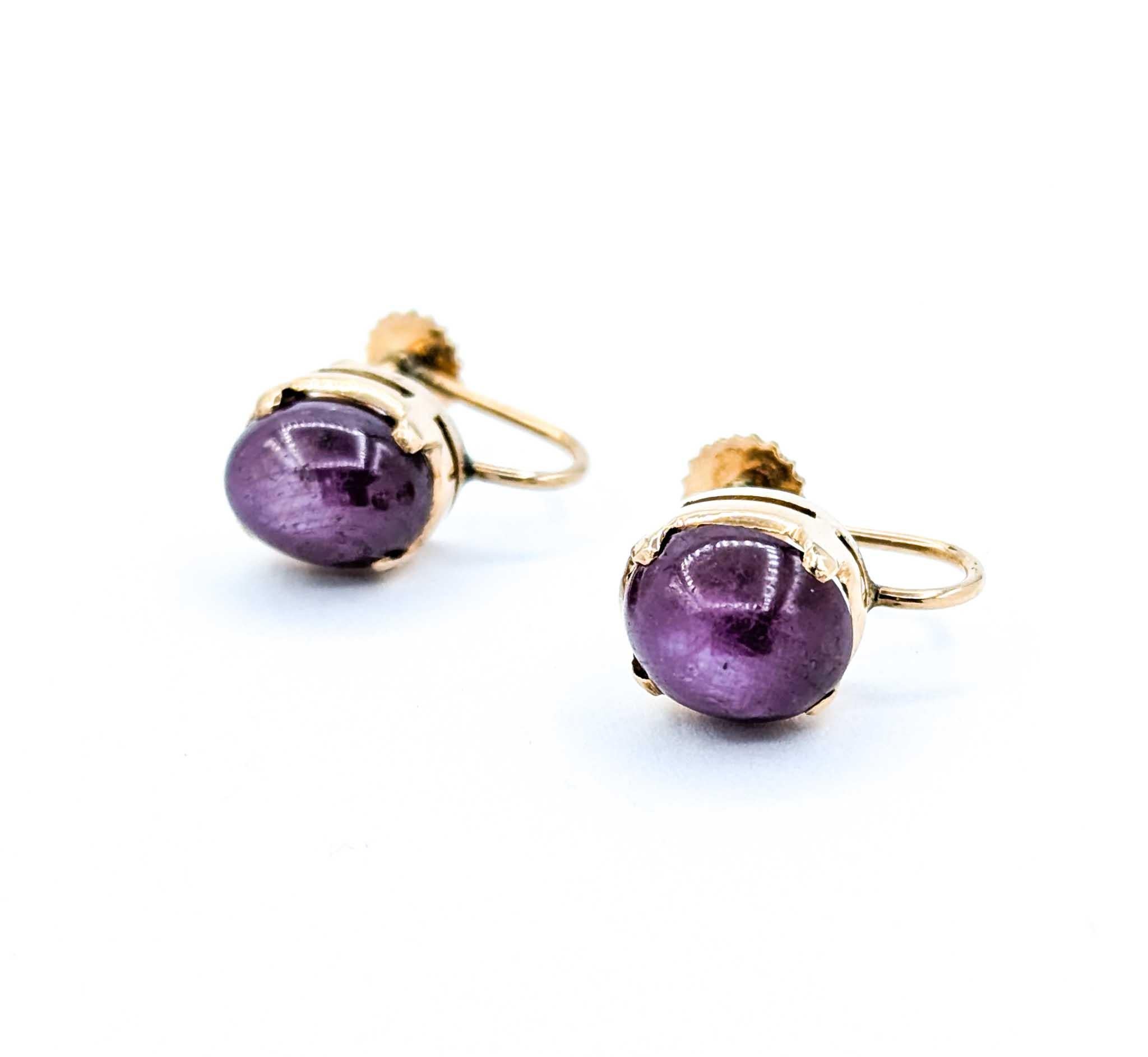 Stunning Mid-Century Star Ruby Screwback Earrings in 14k Yellow Gold In Excellent Condition For Sale In Bloomington, MN