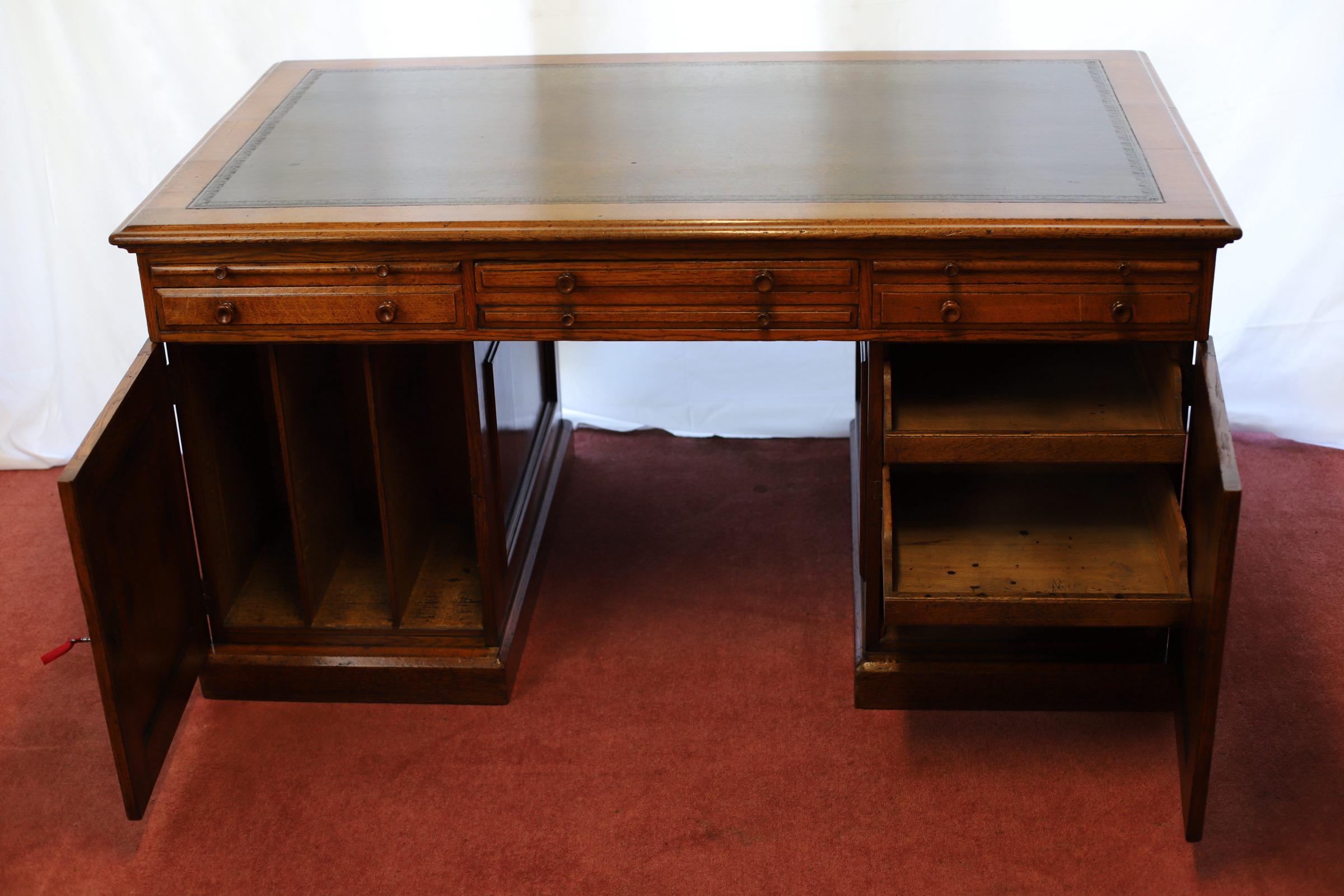 Stunning Mid-Victorian Oak Twin Pedestal Partners Desk For Sale 9