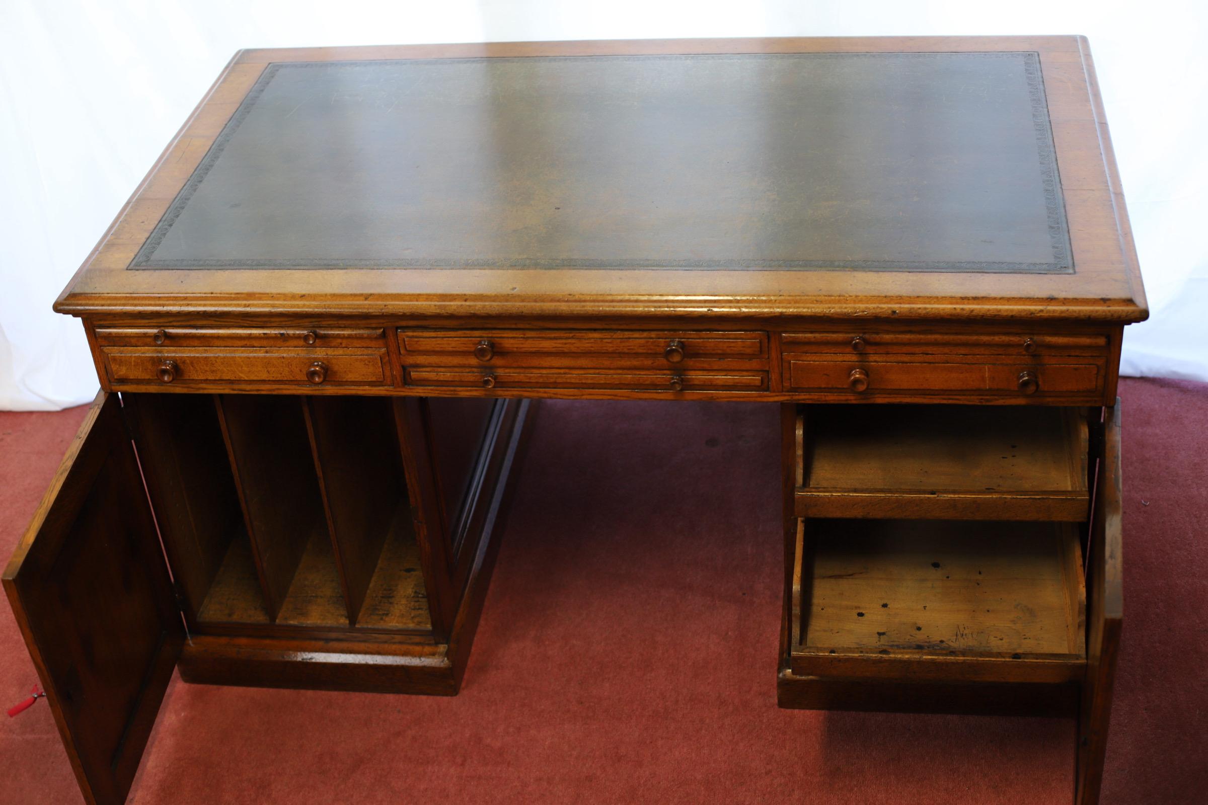 Stunning Mid-Victorian Oak Twin Pedestal Partners Desk For Sale 10