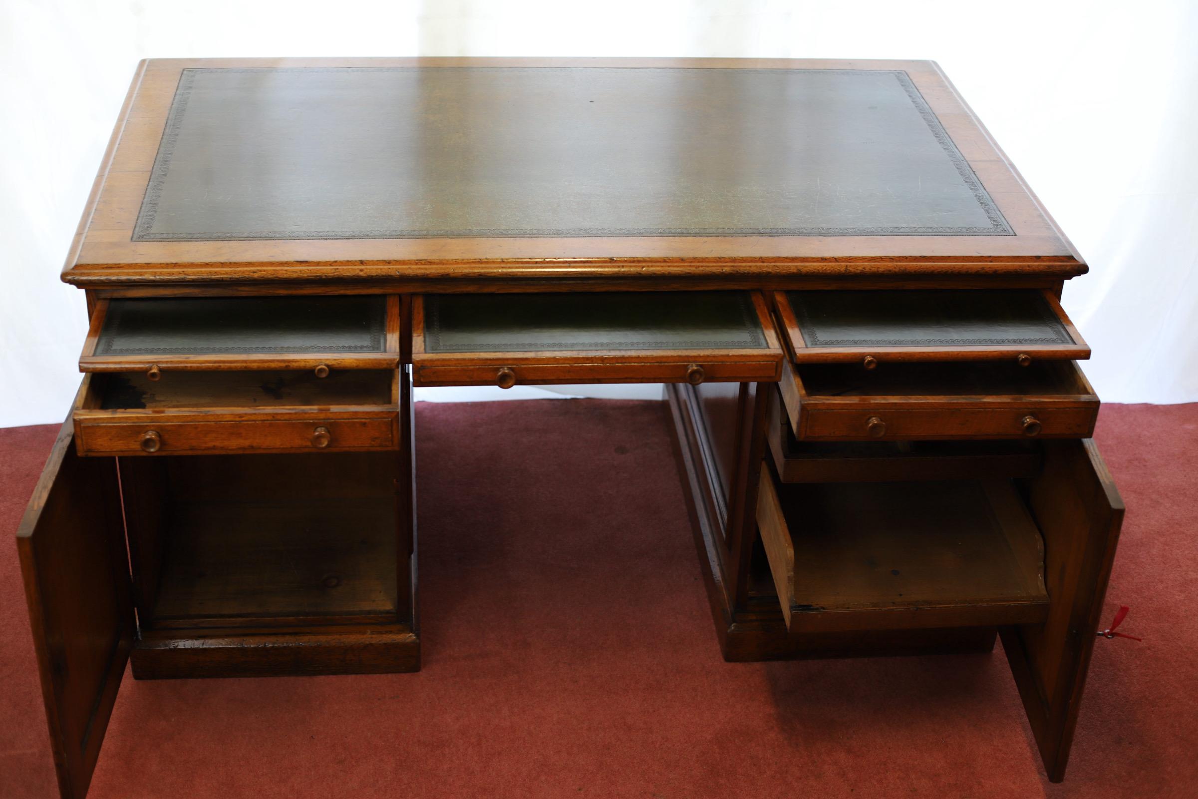 Hand-Crafted Stunning Mid-Victorian Oak Twin Pedestal Partners Desk For Sale