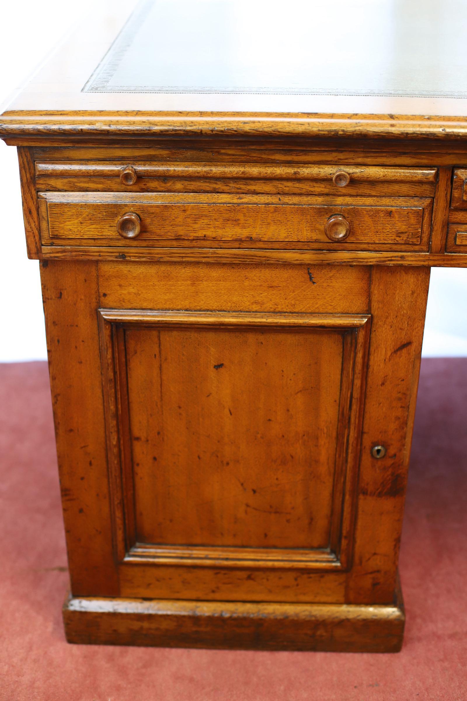 Stunning Mid-Victorian Oak Twin Pedestal Partners Desk For Sale 2