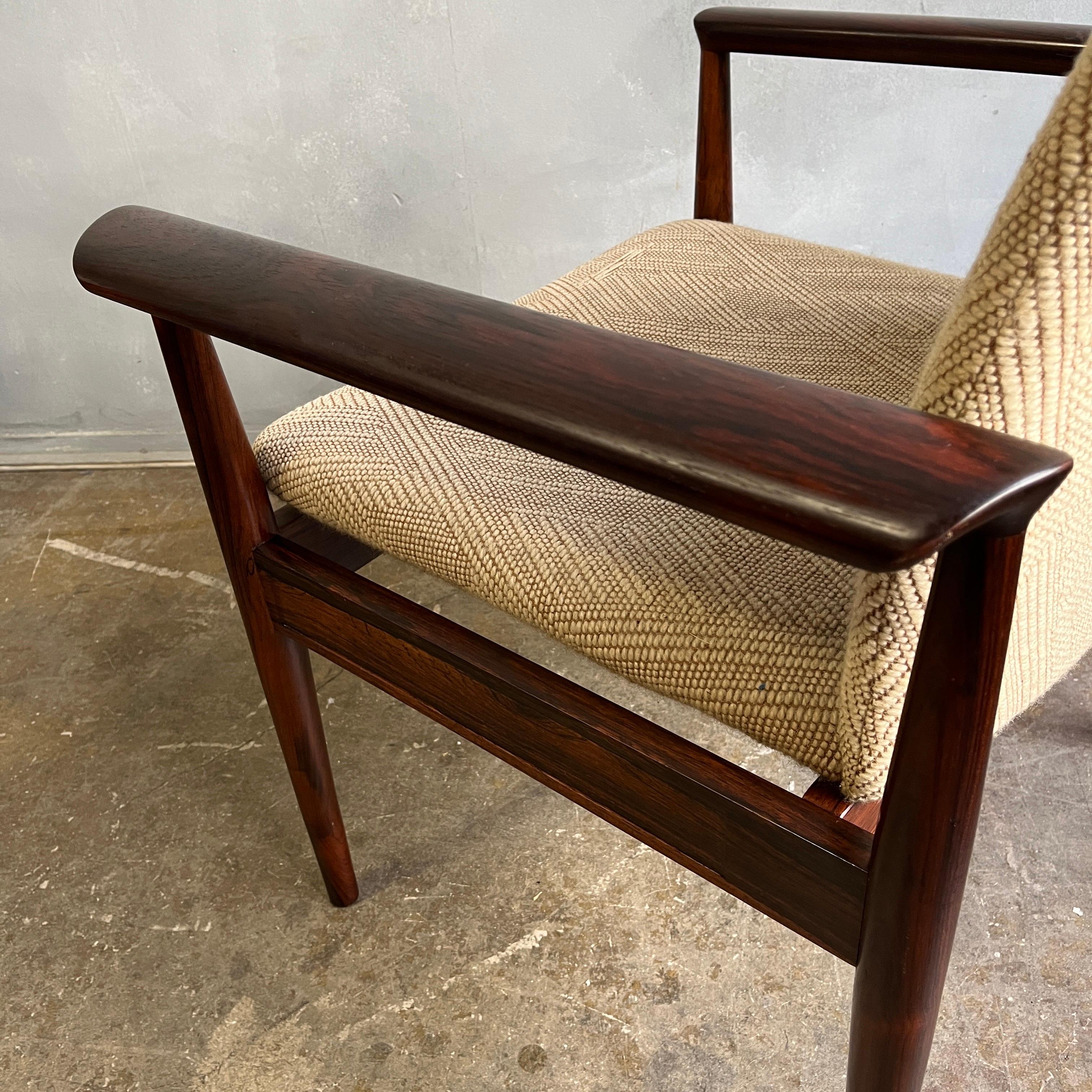 Superbe fauteuil du milieu du siècle dernier en bois de rose de Finn Juhl en vente 3