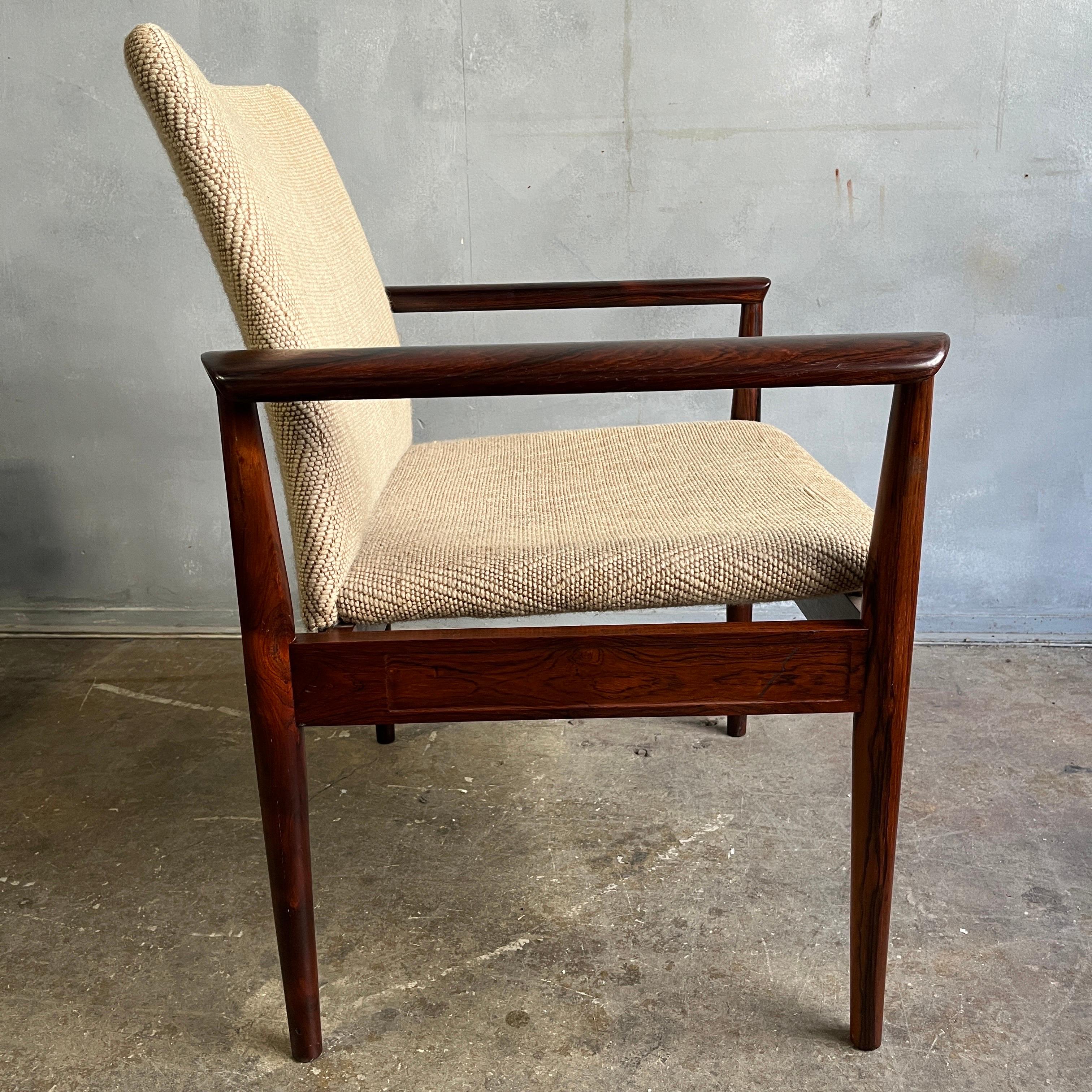 Superbe fauteuil du milieu du siècle dernier en bois de rose de Finn Juhl en vente 2