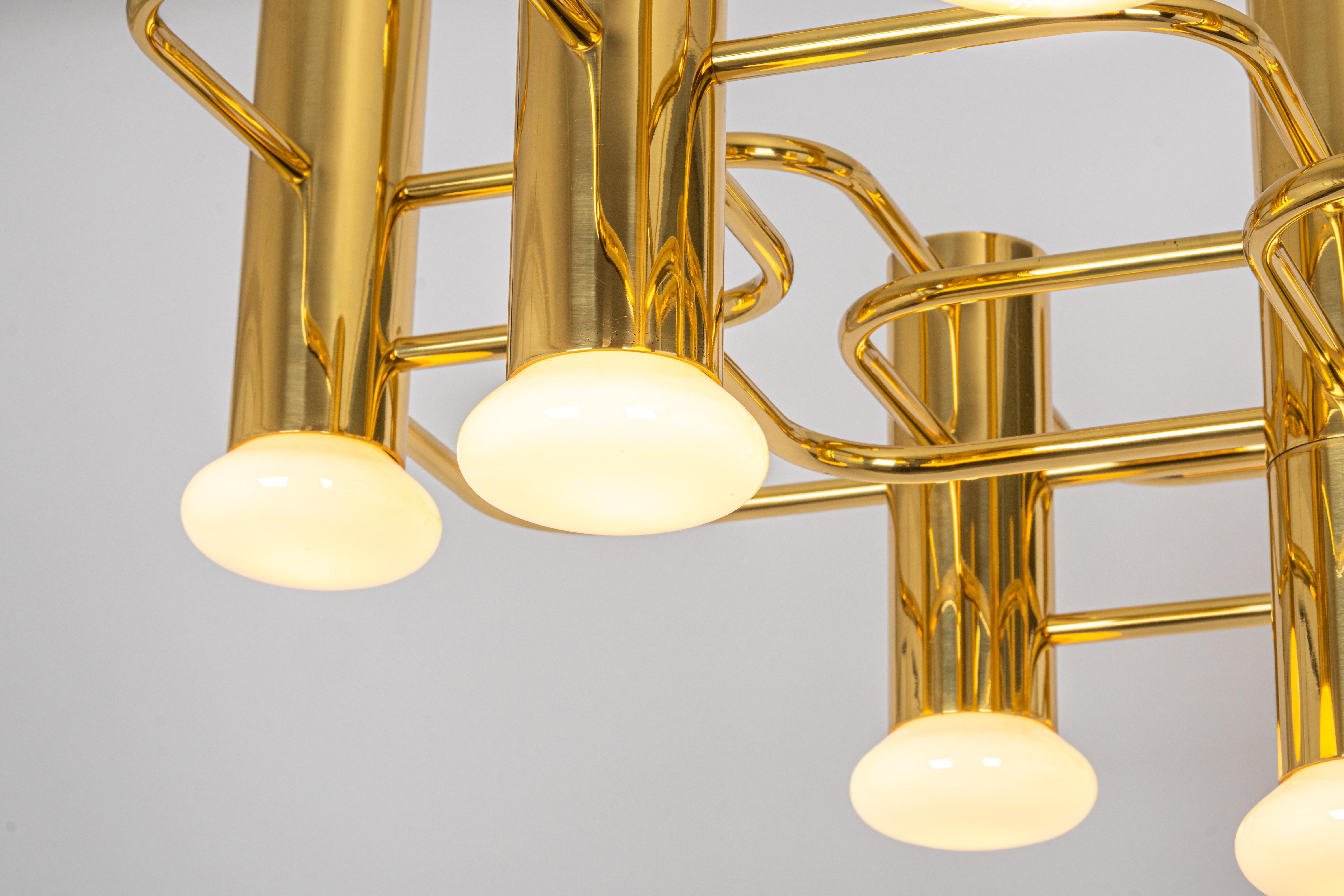 Mid-Century Modern Stunning Midcentury Chandelier Designed by Sciolari, 1970s For Sale