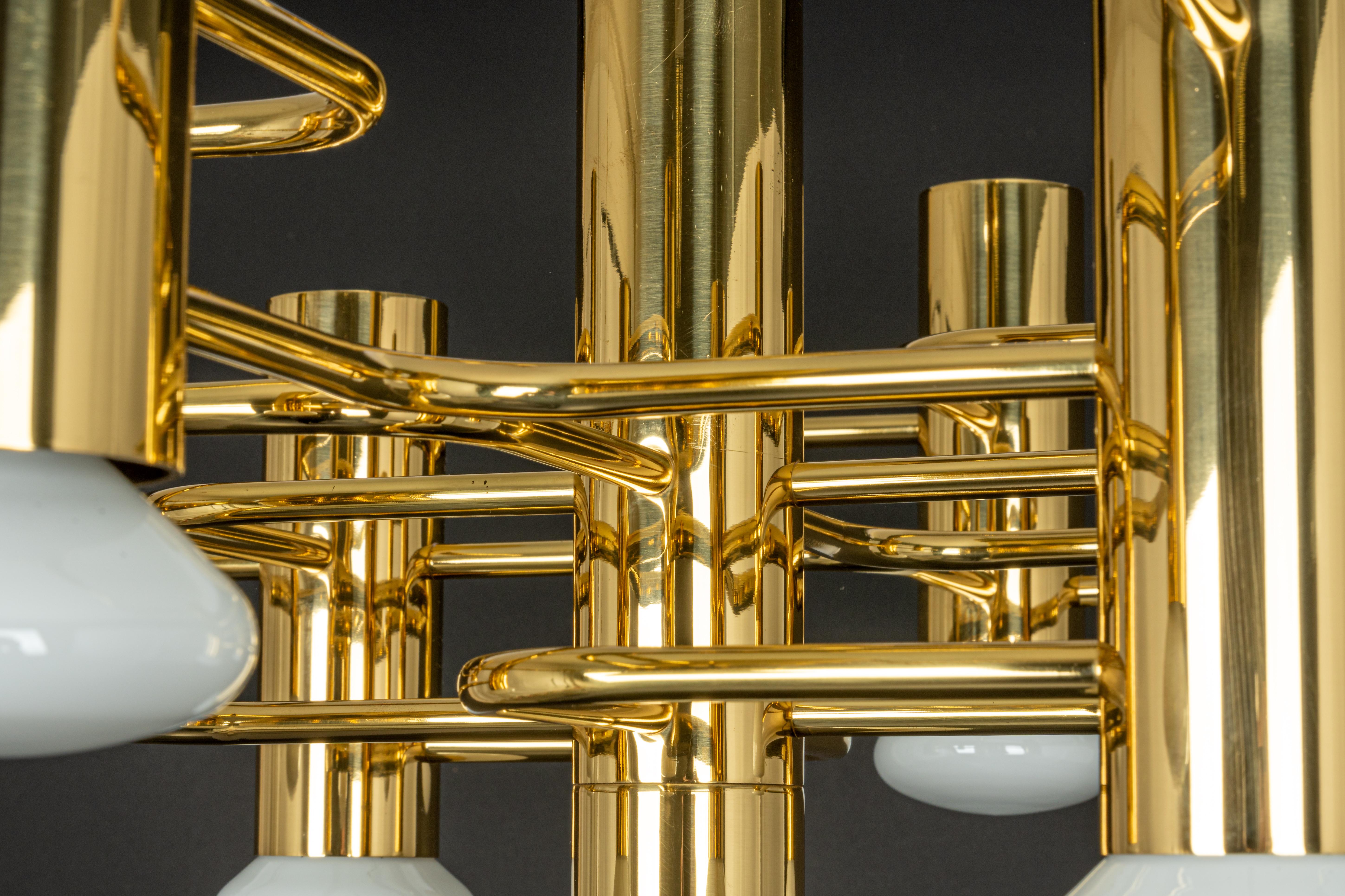 Late 20th Century Stunning Midcentury Chandelier Designed by Sciolari, 1970s For Sale
