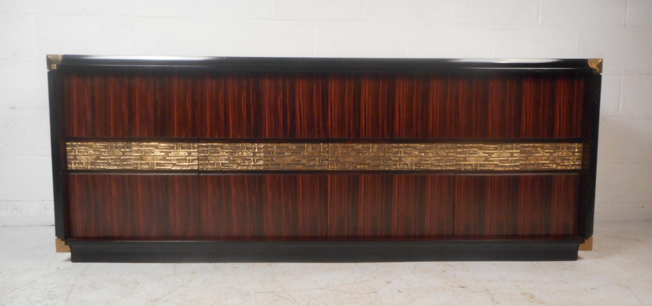 Mid-Century Modern Stunning Midcentury Chic Sideboard by Frigerio For Sale