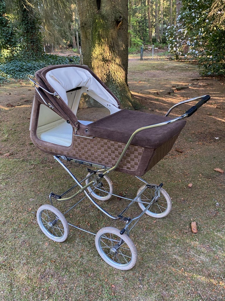Atemberaubendes Kinderwagen aus der Mitte des Jahrhunderts, Pflast,  Stroller Gesslein Original Panorama im Angebot bei 1stDibs Deutschland |  alte kinderwagen 1960, alte kinderwagen 1990, alte kinderwagen 1980