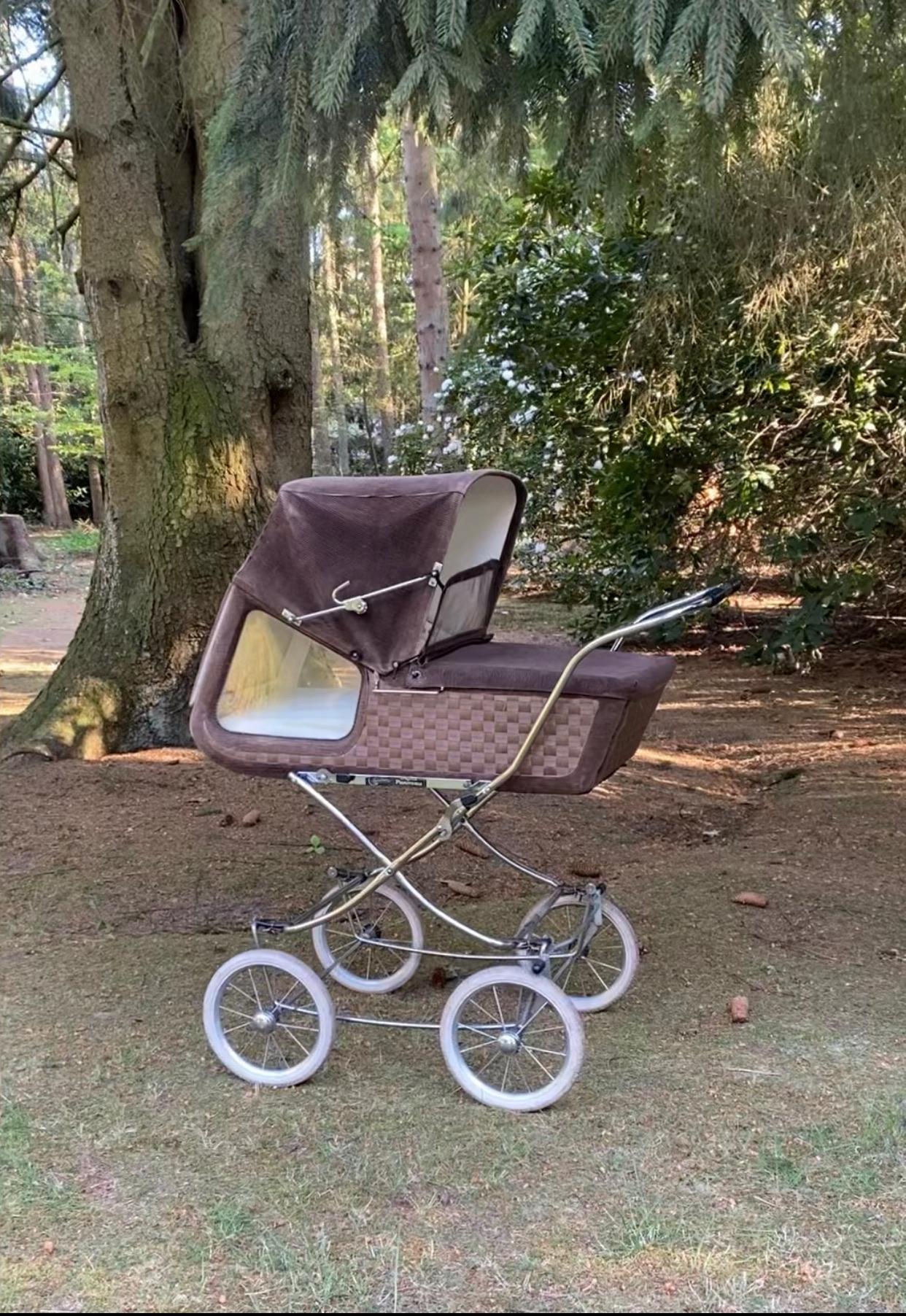 Outstanding and rare child Carriage with Panoramic view! This magnificent piece is multifunctional and can be demounted for transport. It features a Corduroy and foam woven fabric. The foam lime fabric is look a like woven cane or bamboo! The pram