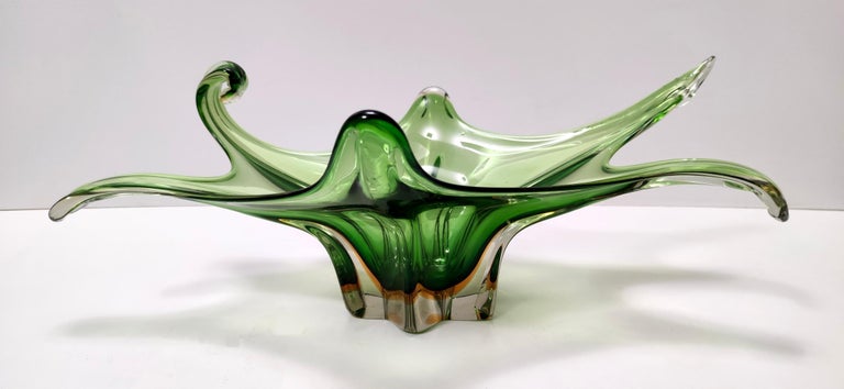 Mid-Century Modern Stunning Vintage Green Murano Glass Bowl or Centerpiece, Italy For Sale