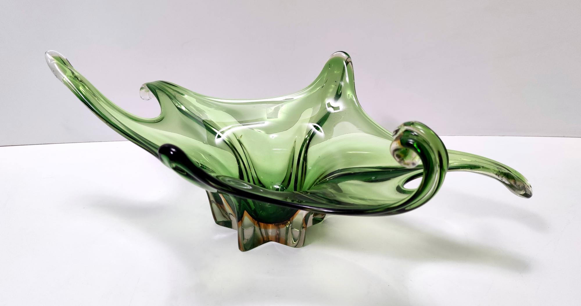 Stunning Vintage Green Murano Glass Bowl or Centerpiece, Italy In Excellent Condition In Bresso, Lombardy