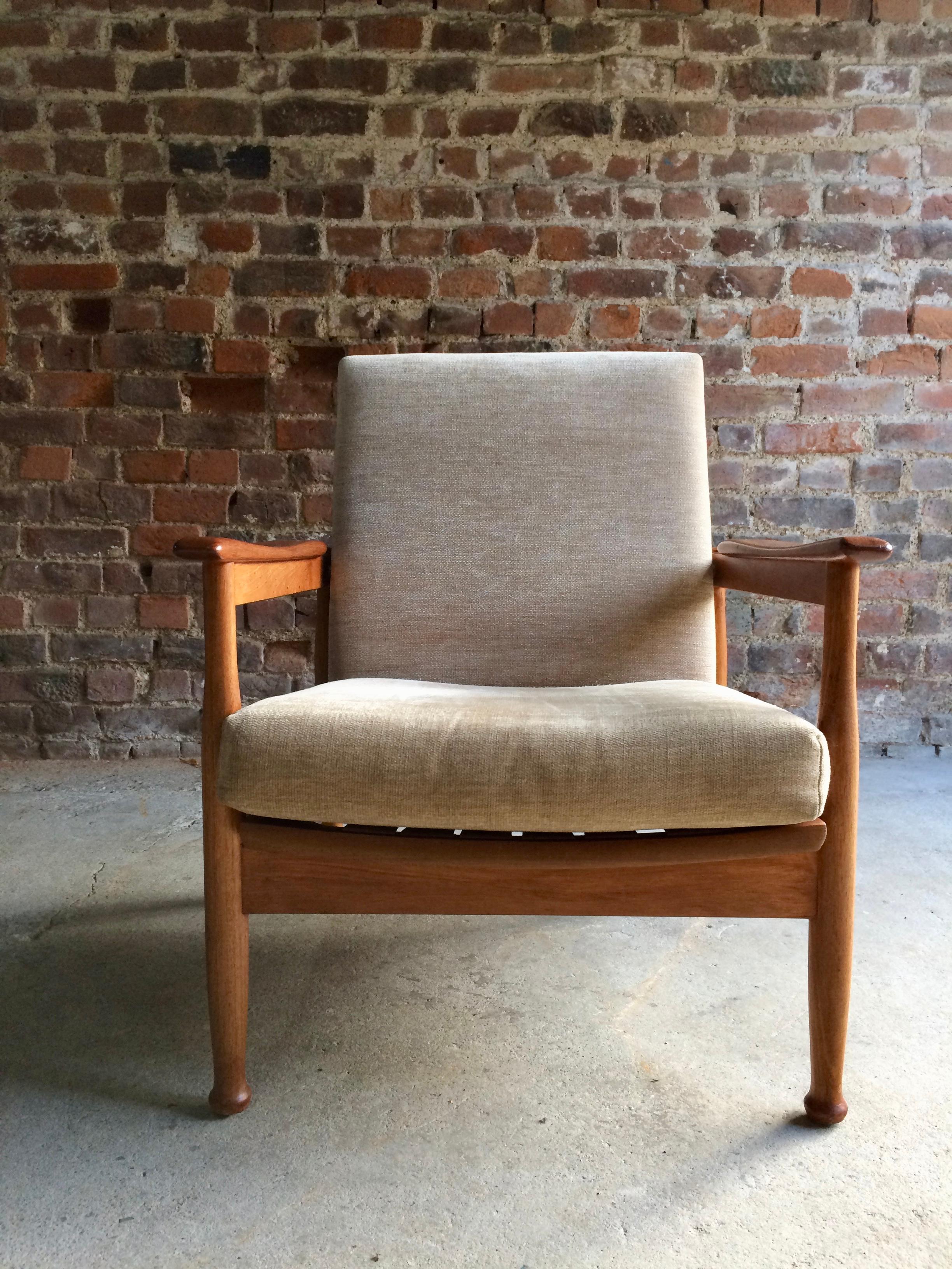 Stunning Midcentury Guy Rogers Teak Framed Manhattan Armchair, circa 1960s 4