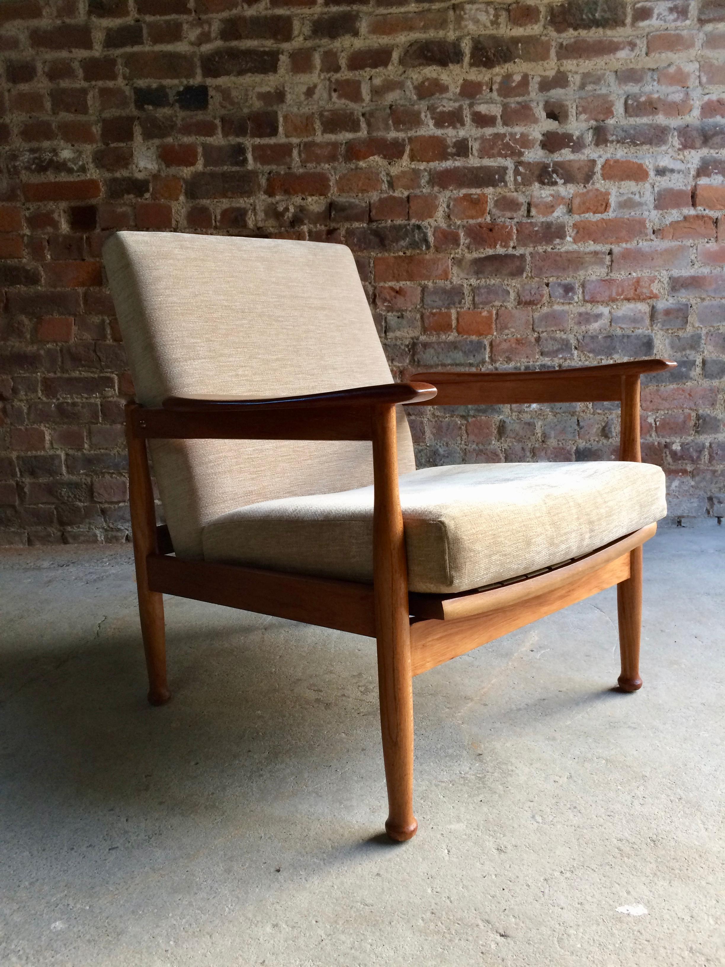 Stunning Midcentury Guy Rogers Teak Framed Manhattan Armchair, circa 1960s 5