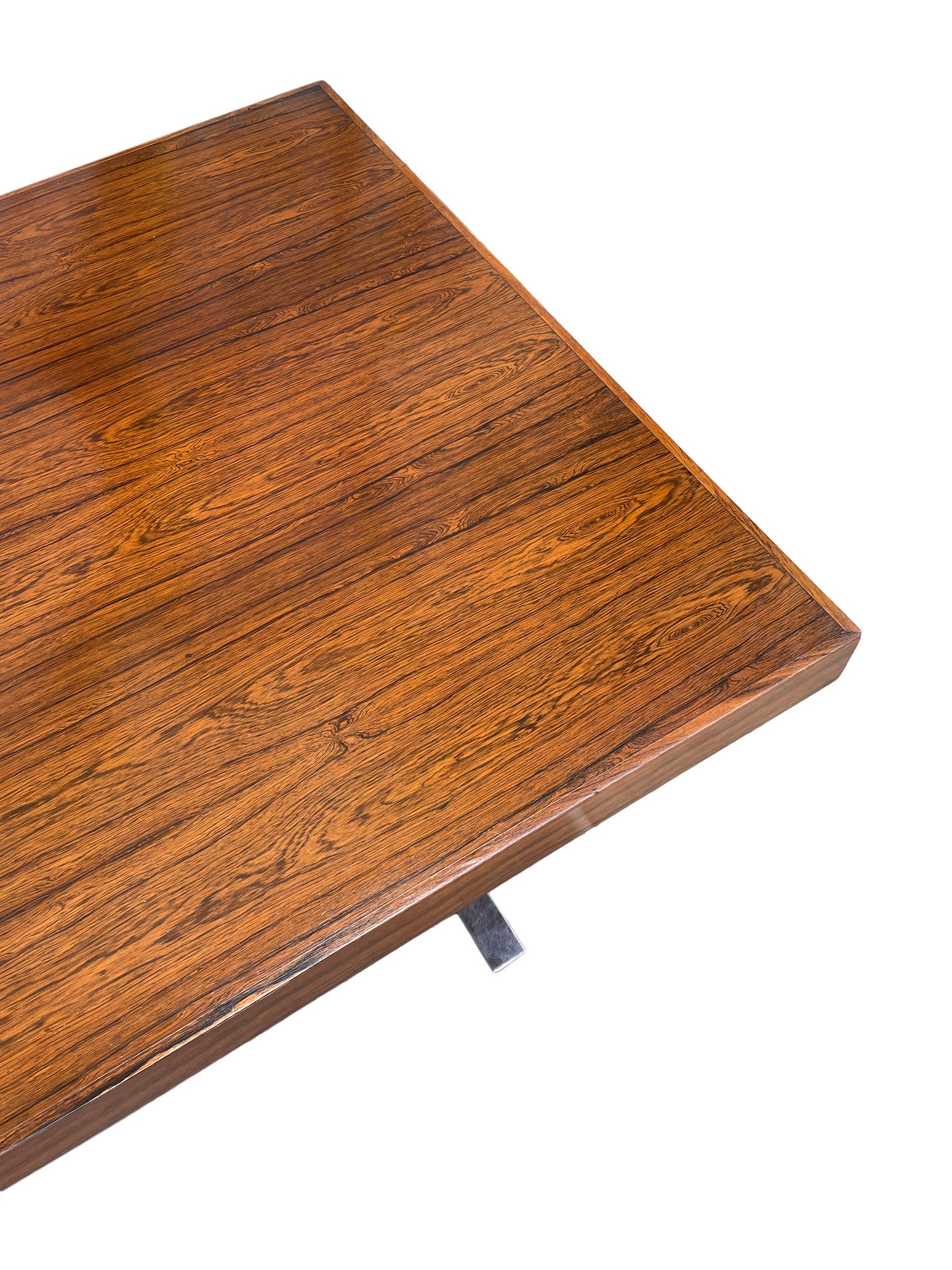 20ième siècle Superbe table de salle à manger minimaliste en bois de rose du milieu du siècle 1 feuille de Georg Petersens en vente