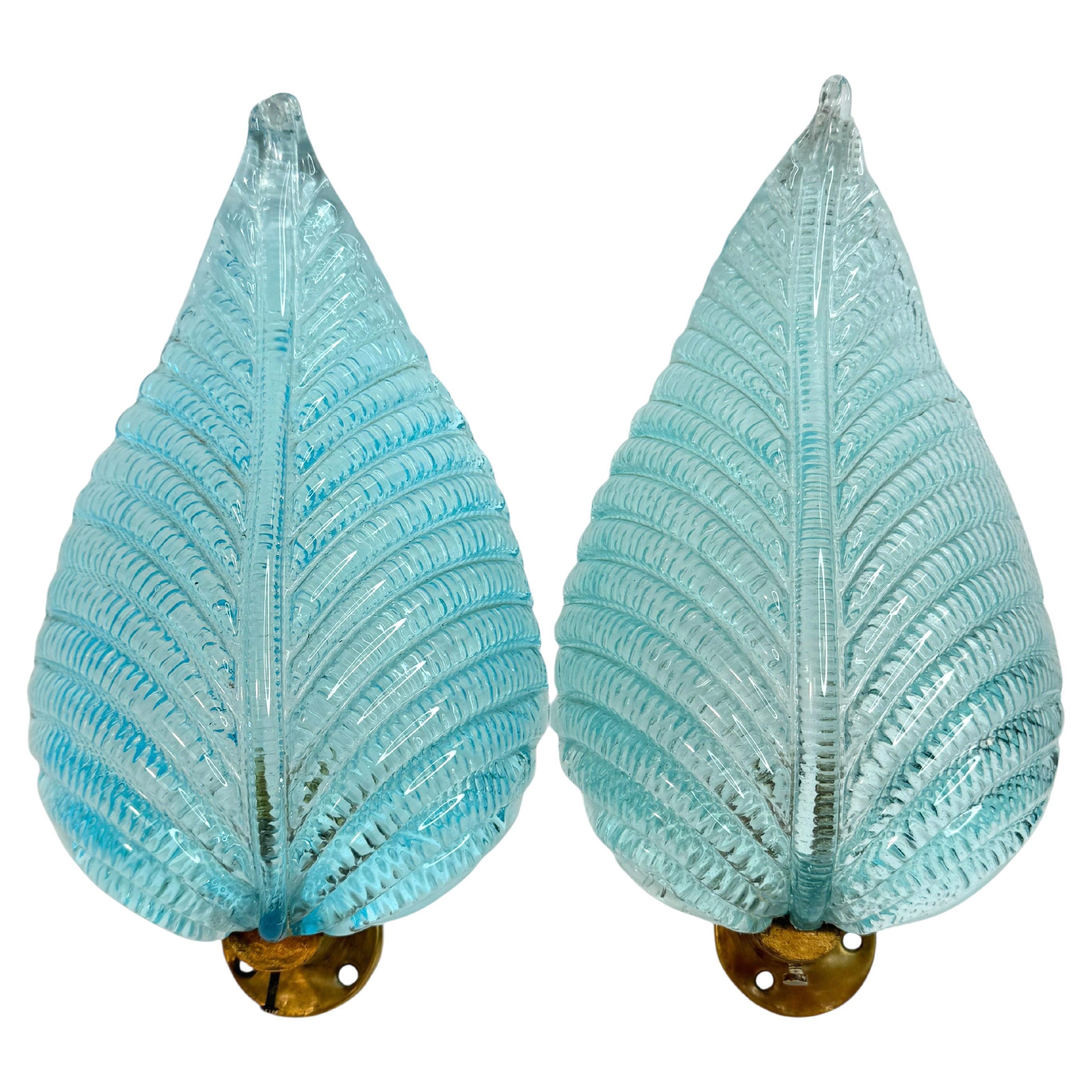 Atemberaubendes Paar blauer "Rugiodoso"-Blatt-Wandleuchter von Barovier und Toso aus der Mitte des Jahrhunderts im Angebot
