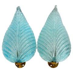 Atemberaubendes Paar blauer "Rugiodoso"-Blatt-Wandleuchter von Barovier und Toso aus der Mitte des Jahrhunderts
