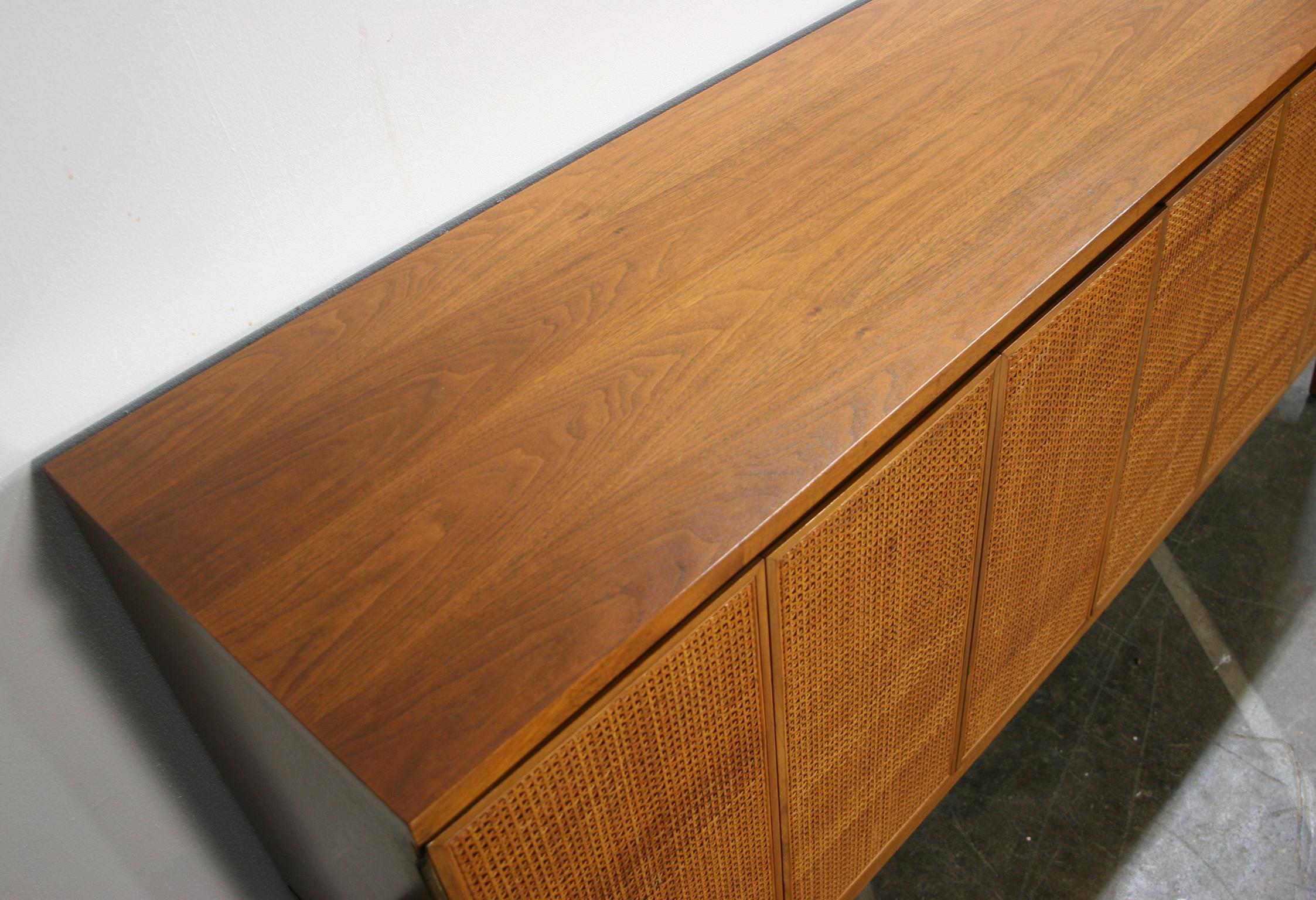 Stunning Midcentury Paul McCobb Calvin 8 Drawer Dresser Credenza #7707 Cane  In Good Condition In BROOKLYN, NY