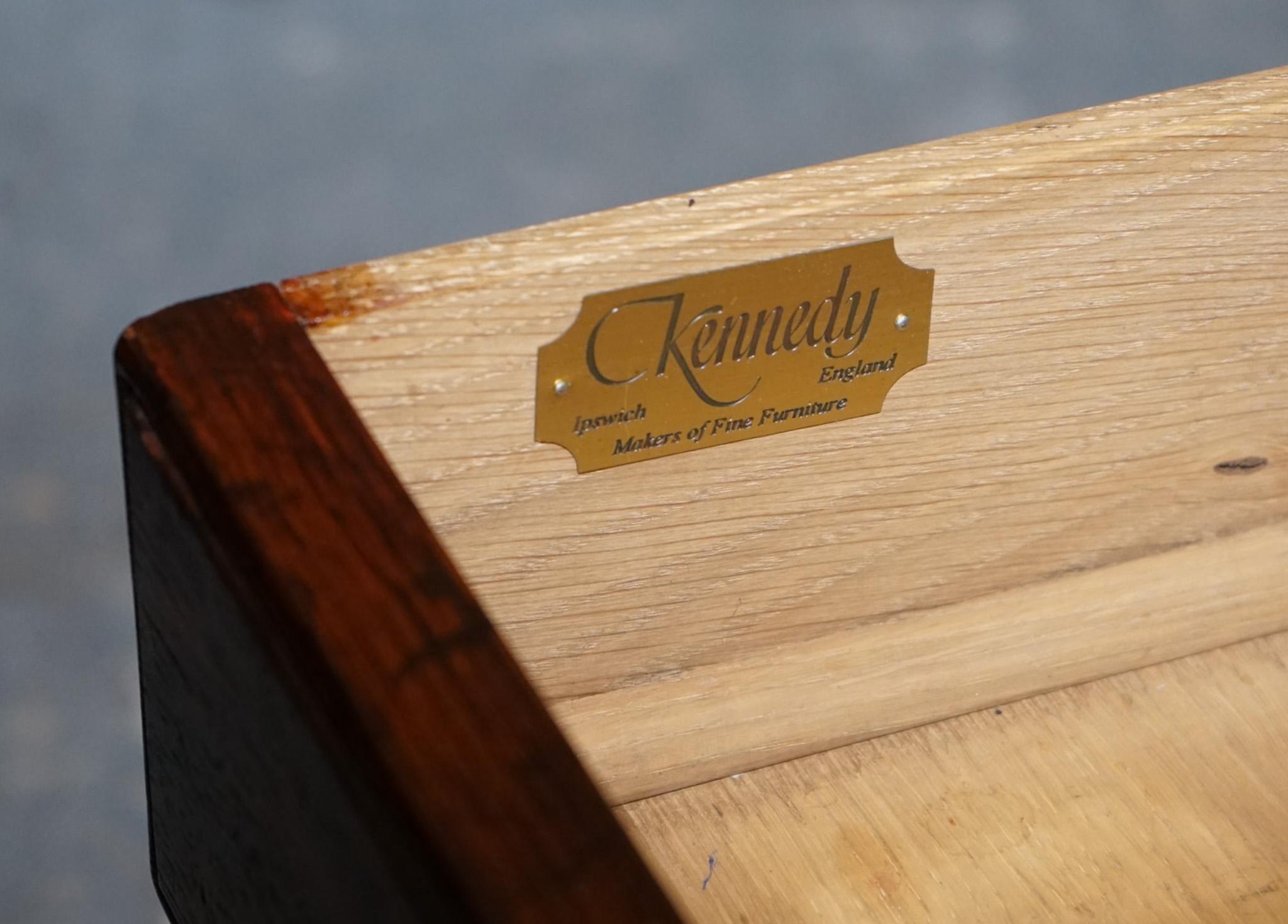 STUNNING MILITARY CAMPAIGN REH KENNEDY COFFEE TABLE WiTH THREE DEEP DRAWERS In Good Condition For Sale In Pulborough, GB