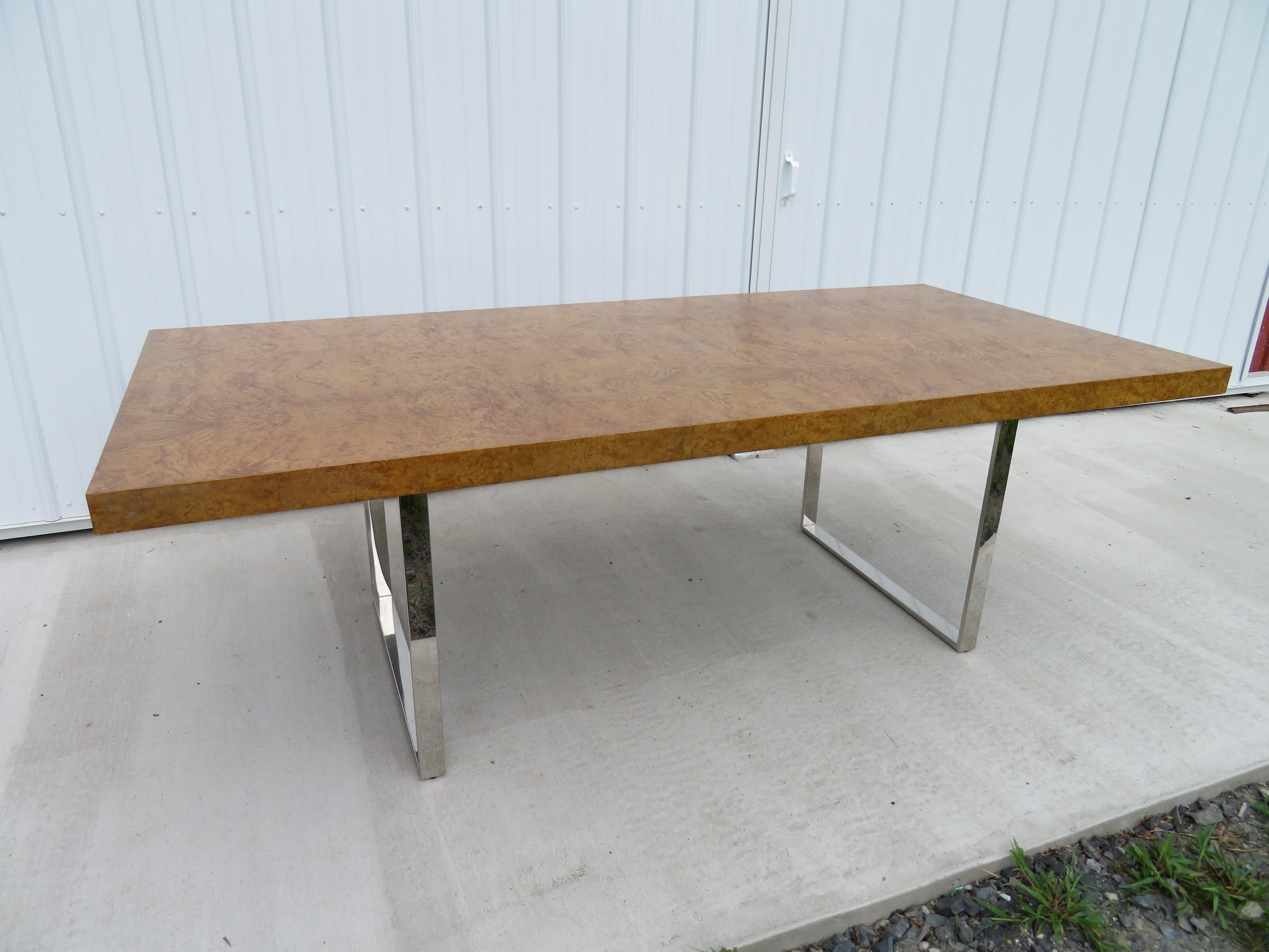 Superbe table de salle à manger longue Milo Baughman en bois d'olivier chromé en vente 7