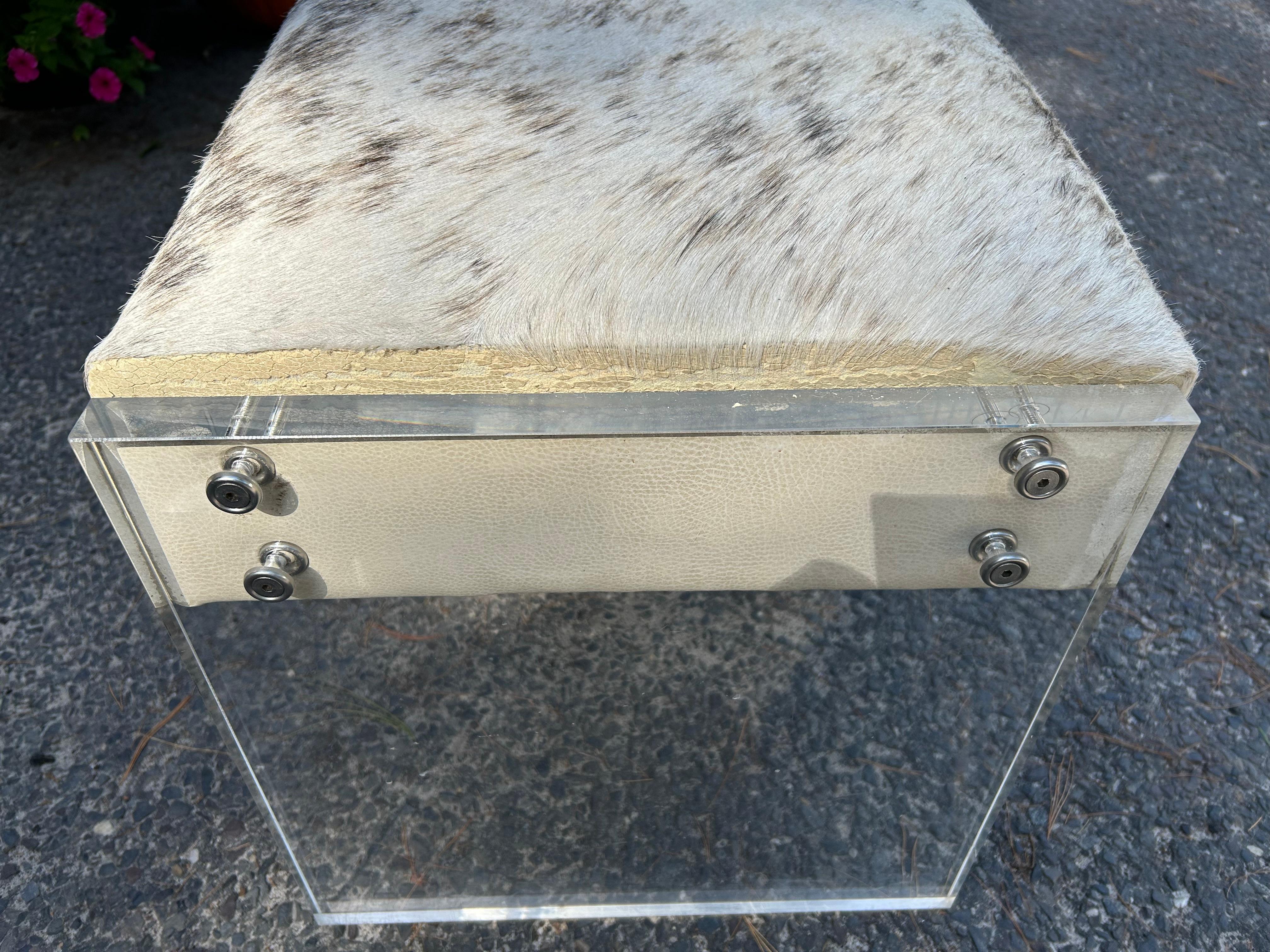 Superbe banc moderne en cuir de vache épais Lucite de style Milo Baughman en vente 4