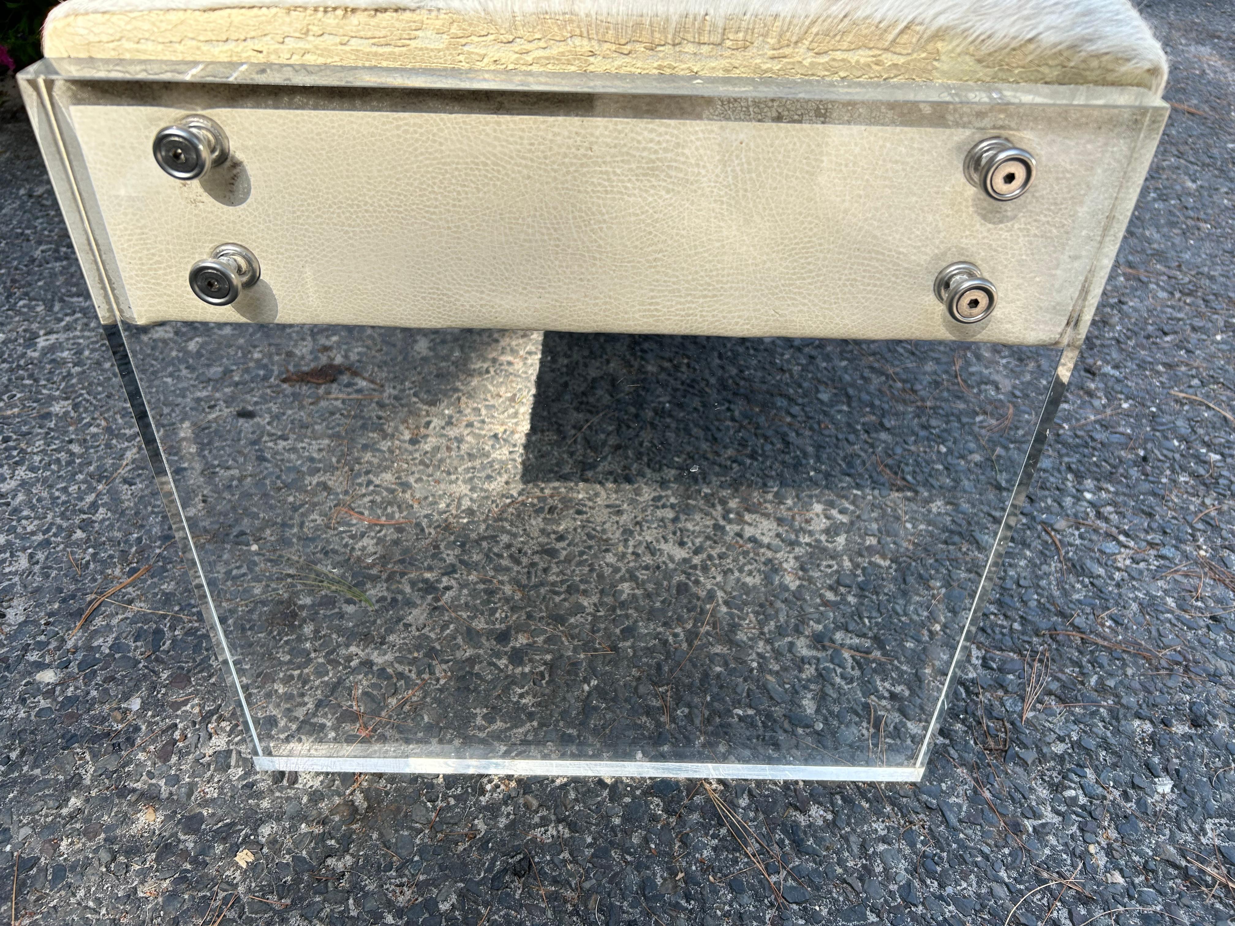 Superbe banc moderne en cuir de vache épais Lucite de style Milo Baughman en vente 5