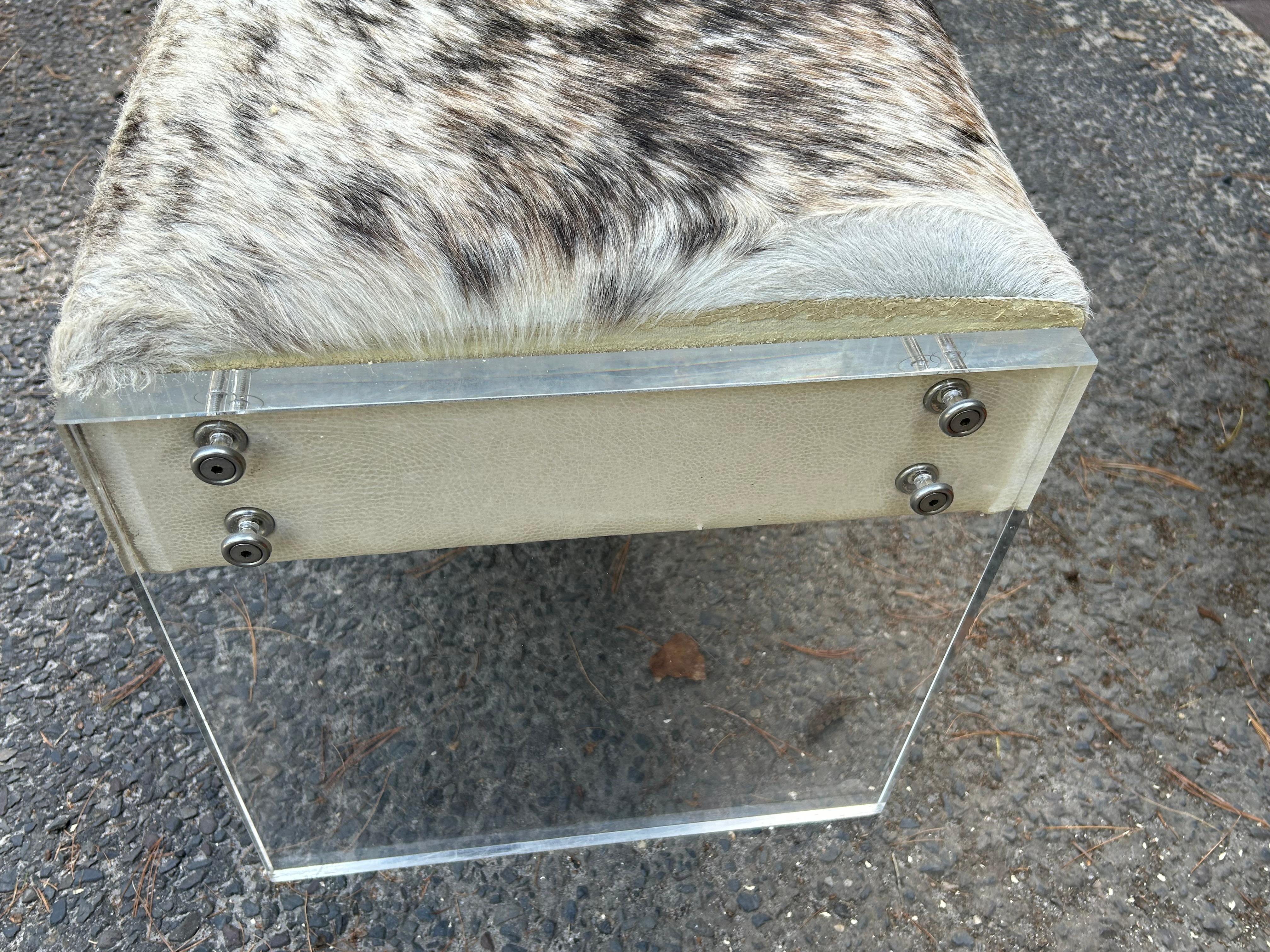 Superbe banc moderne en cuir de vache épais Lucite de style Milo Baughman en vente 10