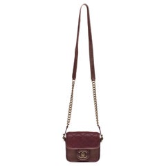 Stunning Mini Chanel shoulder bag in burgundy leather, golden antique hardware 
