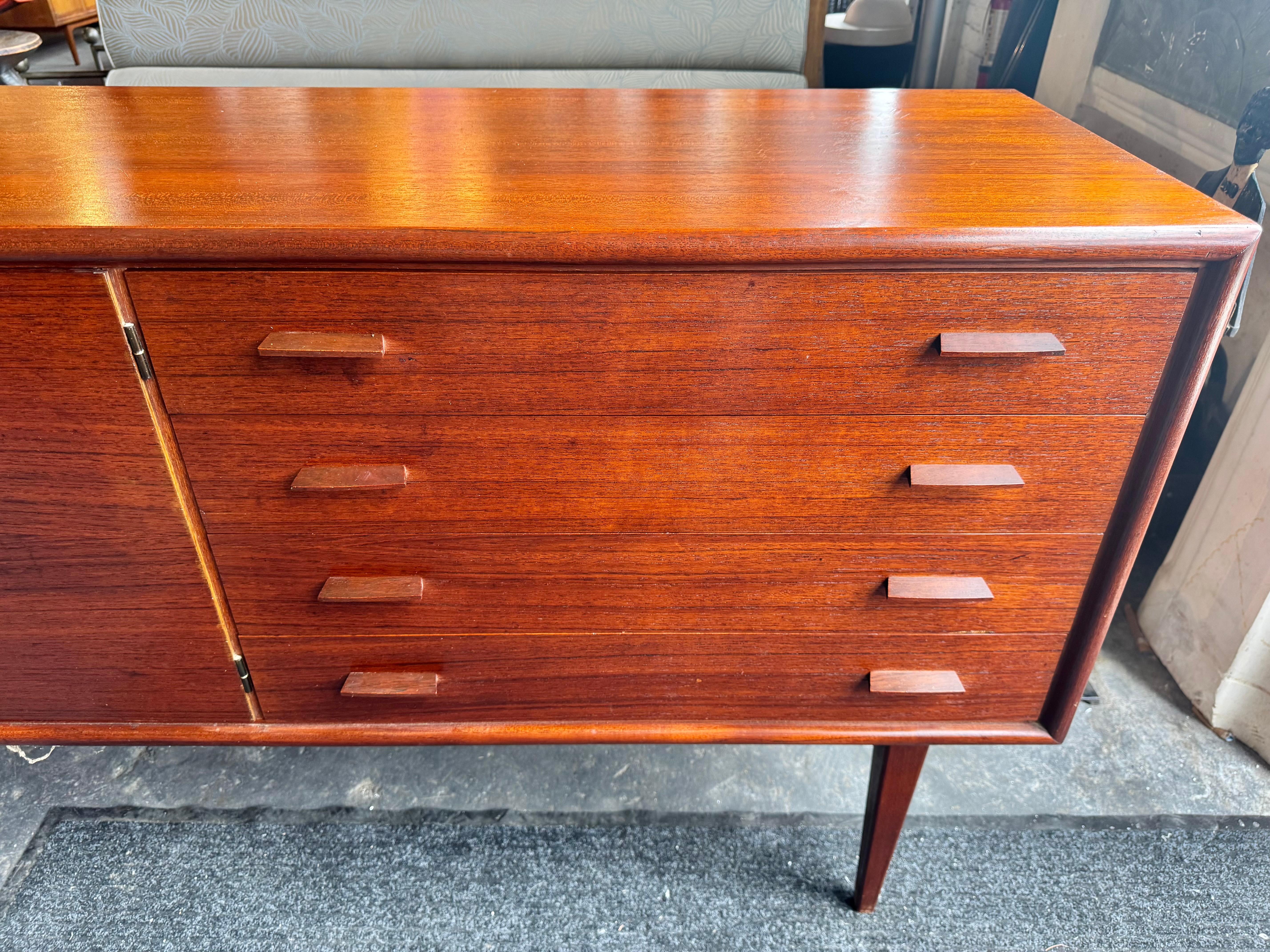 Stunning Minimalist Teak & Maple Credenza by Helmut Magg for WK Möbel, 1950s For Sale 4