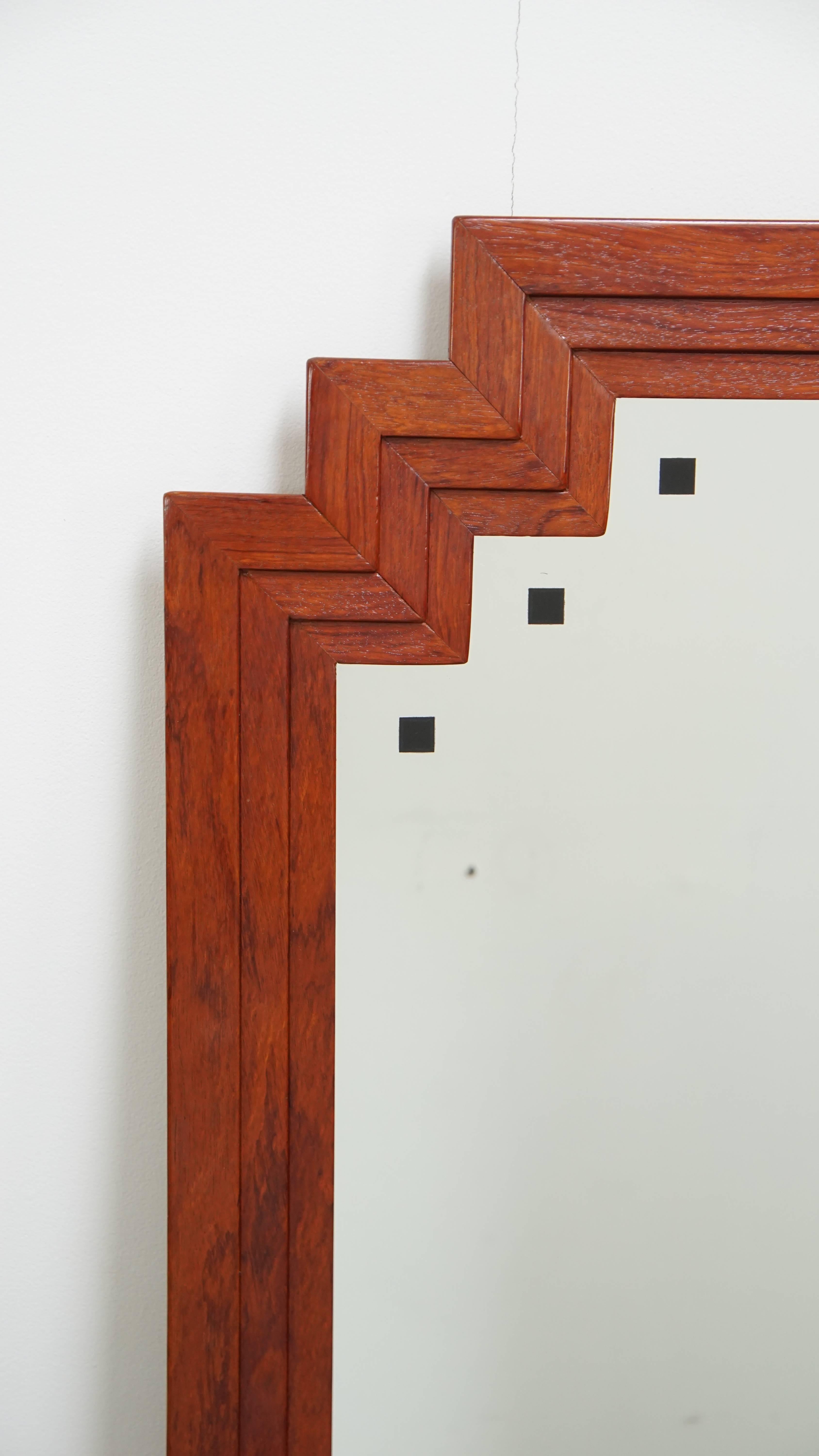 Offered here is this stunning Art Deco design mirror by Schuitema, from the renowned Decoforma series. This exceptional Art Deco mirror is made by the top Dutch brand Schuitema, known for its quality and remarkable, refined details. The mirror is