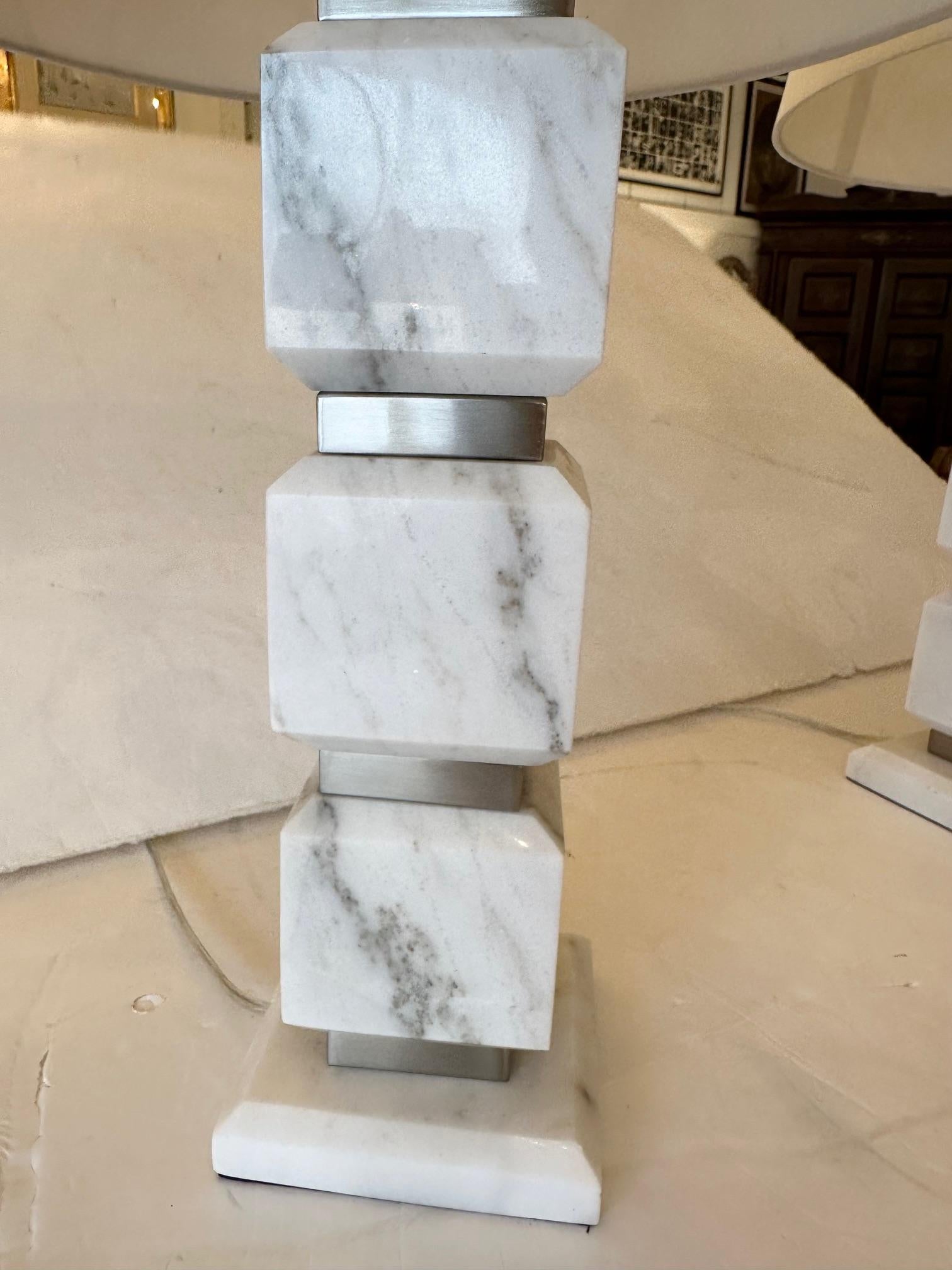Stunning Modern Pair of Marble & Stainless Steel Cube Table Lamps For Sale 1