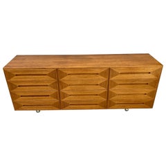 Stunning Modernist 12-Drawer Dresser, American of Martinsville, Mixed Woods