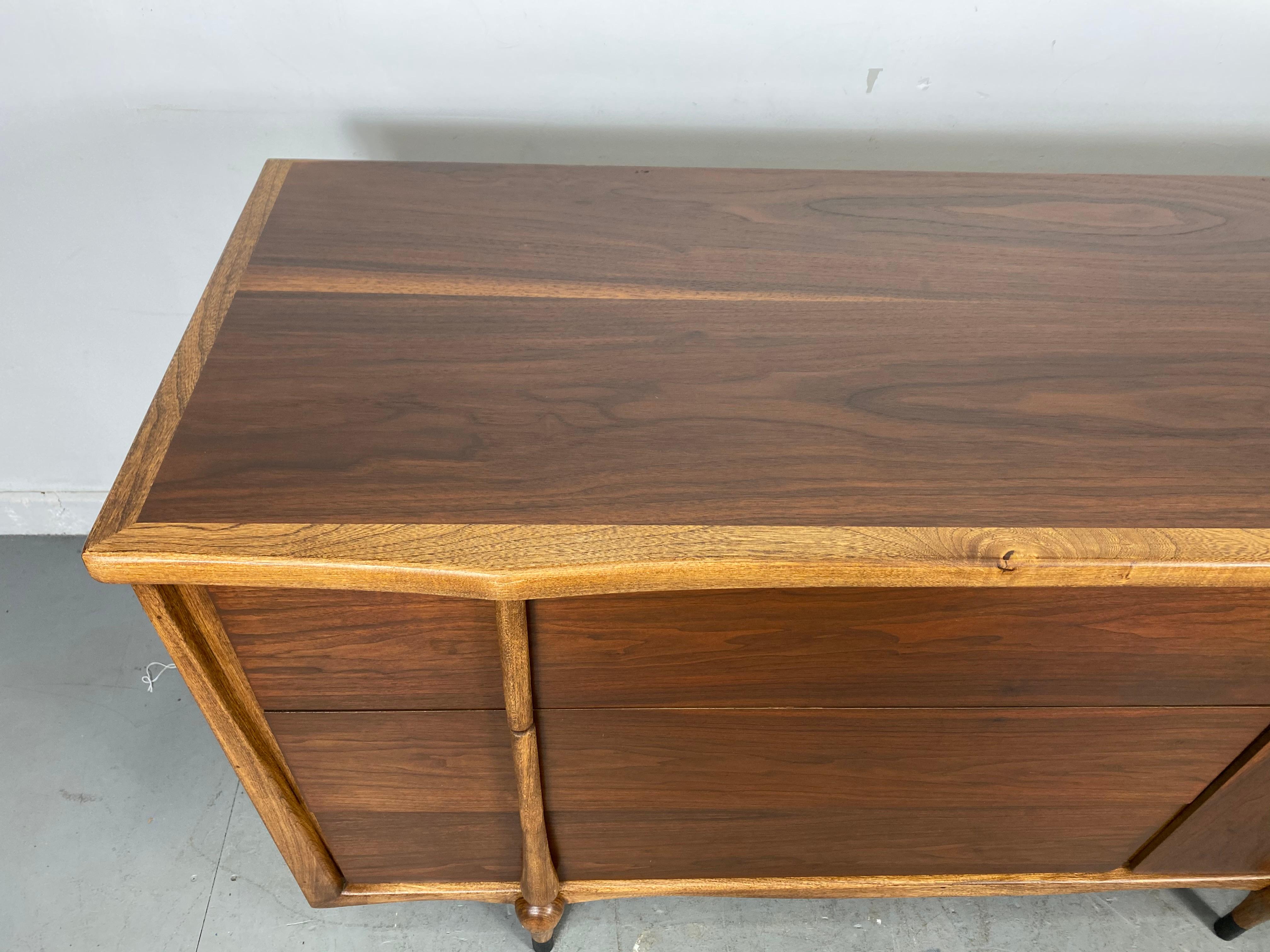 Stunning Modernist Figured Walnut and Oak Dresser by Tri-Bond Furniture In Good Condition In Buffalo, NY