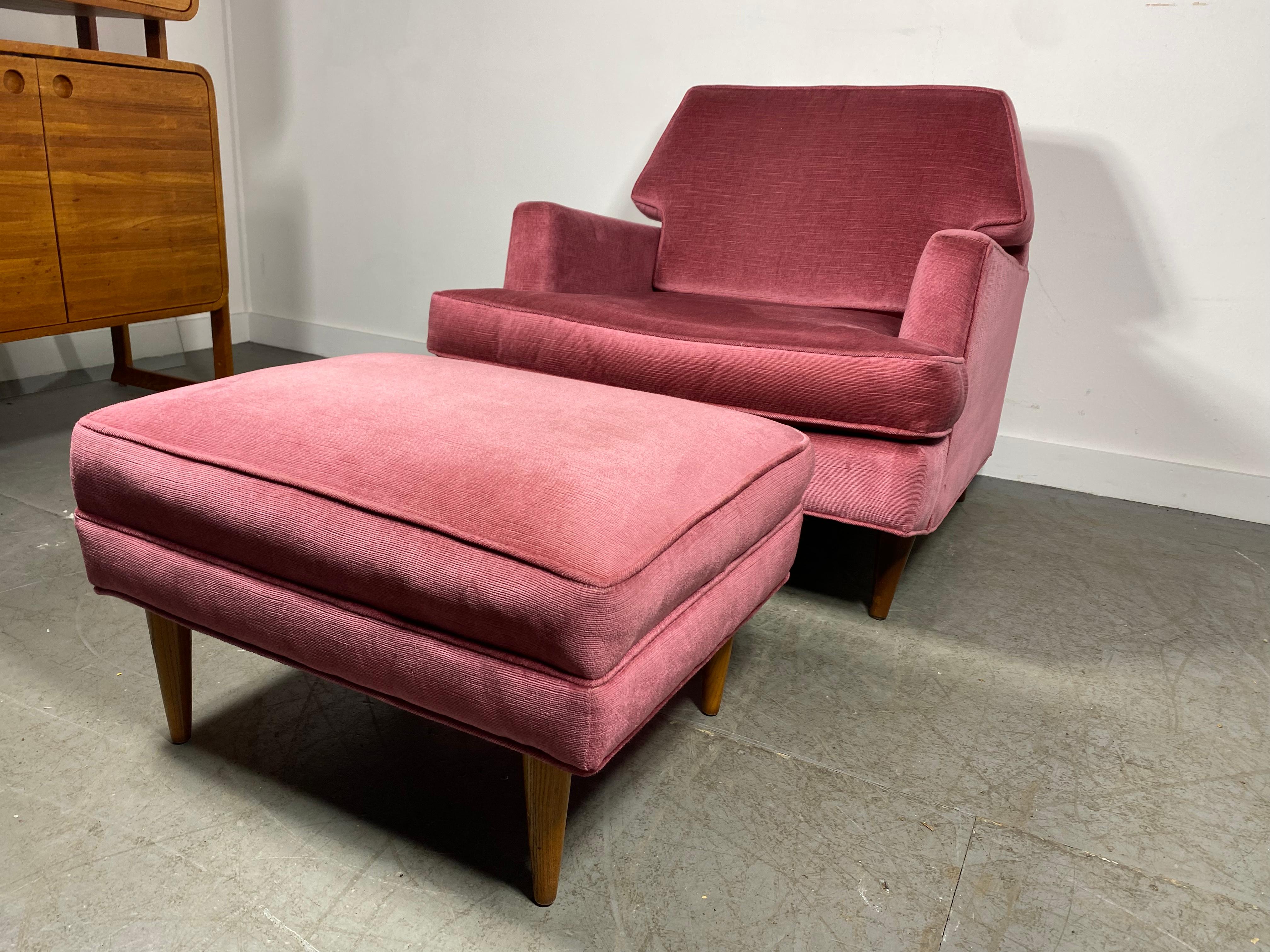 Superbe chaise longue et ottomane moderniste conçue par Roger Springer pour Dunbar,, Style et design classiques,, Aussi frais aujourd'hui que lorsqu'il a été conçu il y a 70 ans,, Nouvellement rembourré, Extrêmement confortable, Qualité et