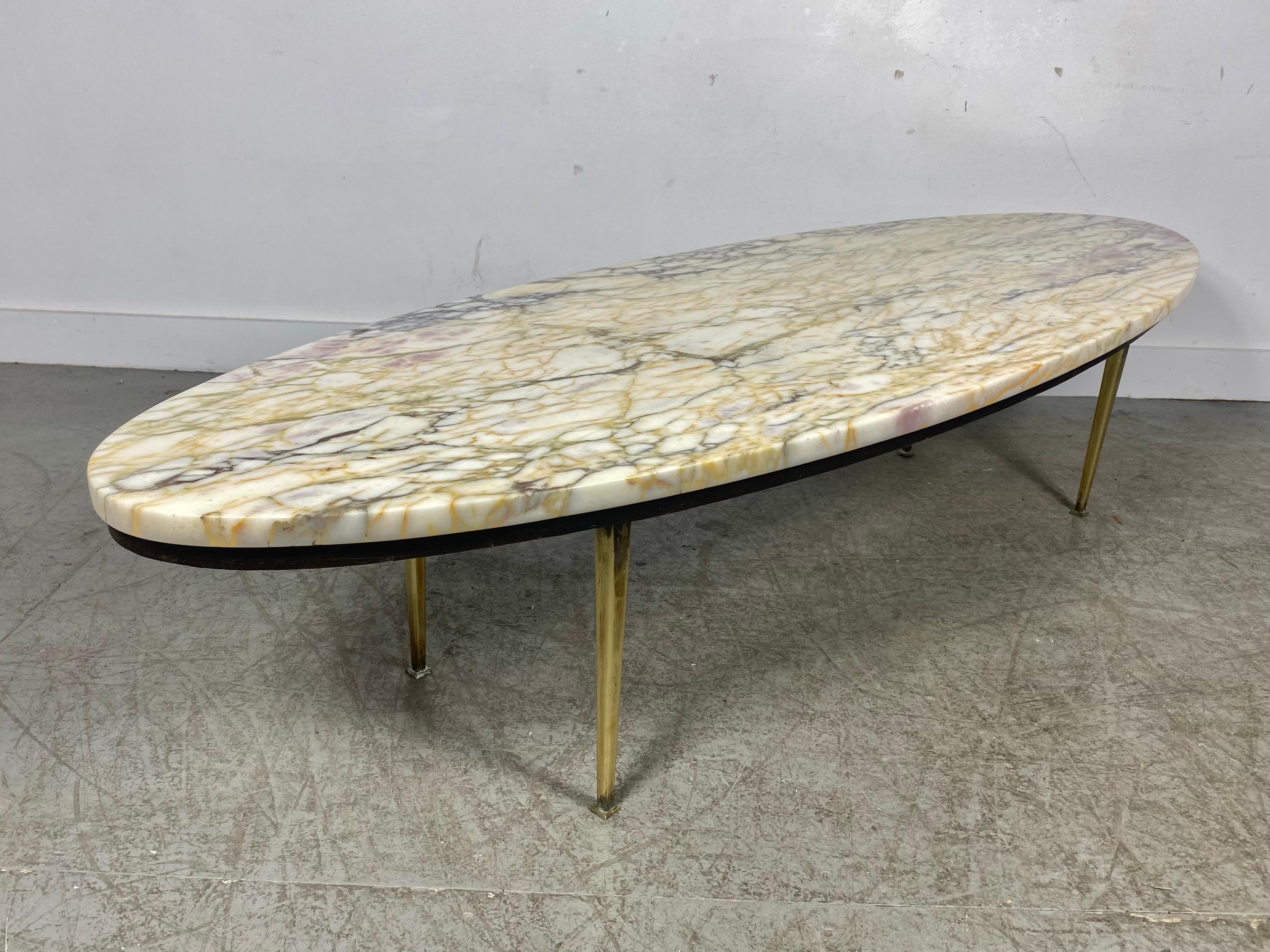 Stunning Modernist oval marble and brass coffee/cocktail table made in Italy  In Good Condition In Buffalo, NY